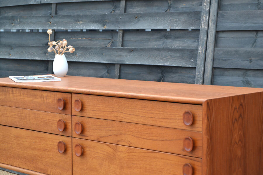 Teak chest of drawers by Meredew * 132 cm