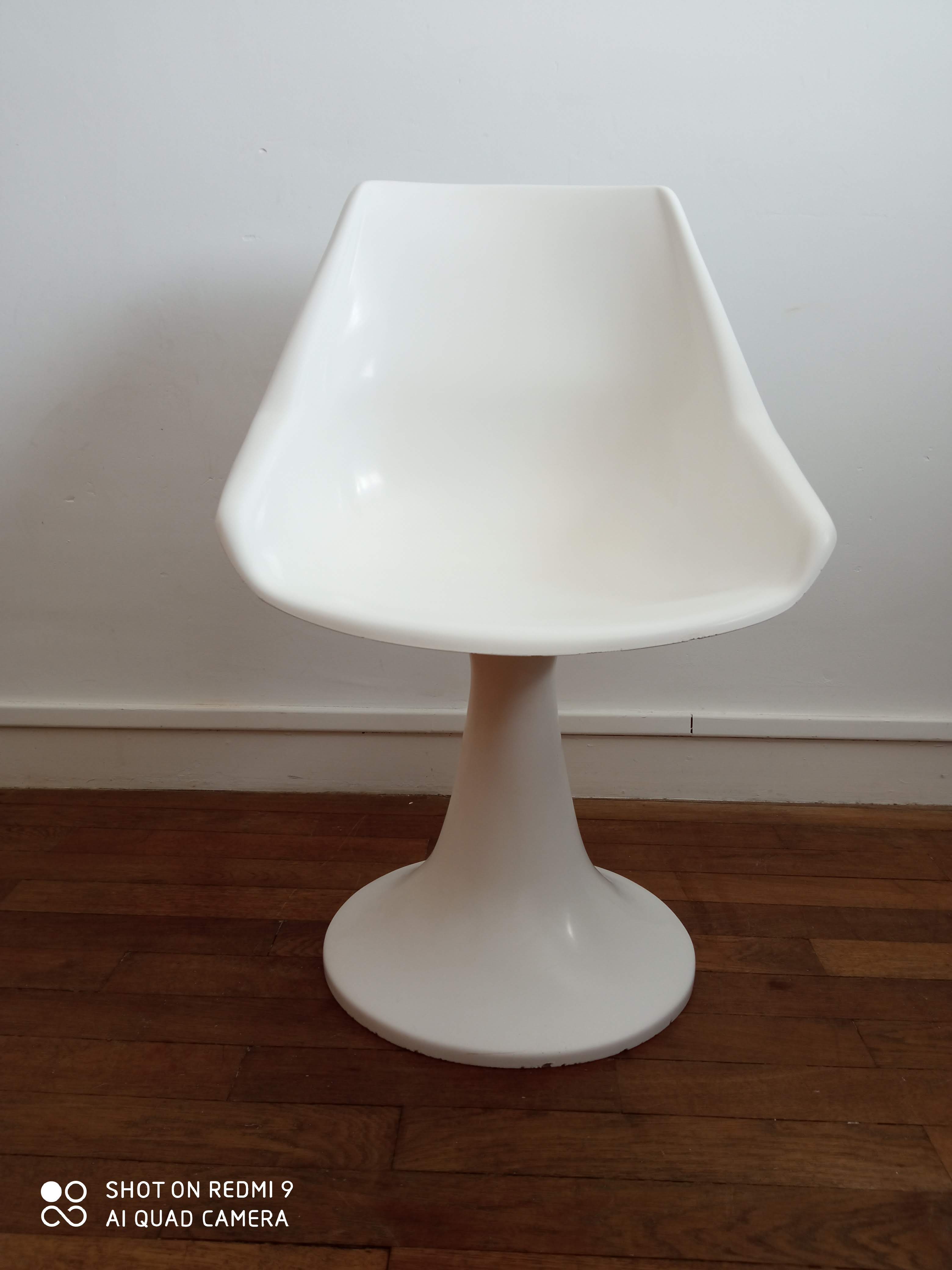 Space age armchair in fiberglass