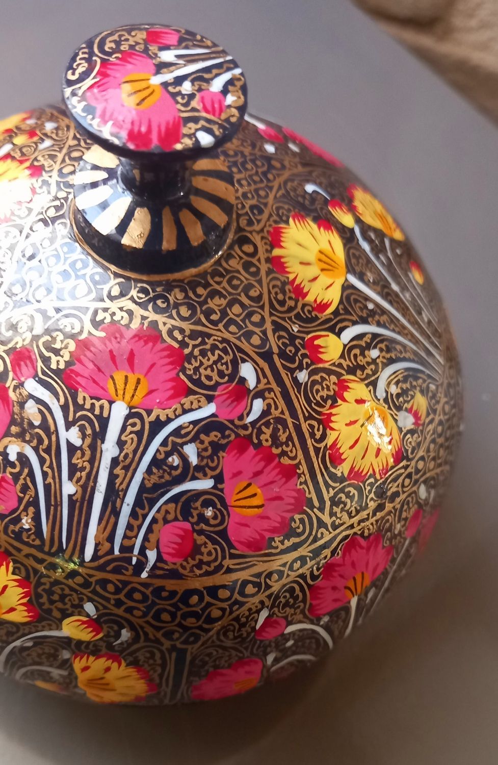 Boîte en papier mâché