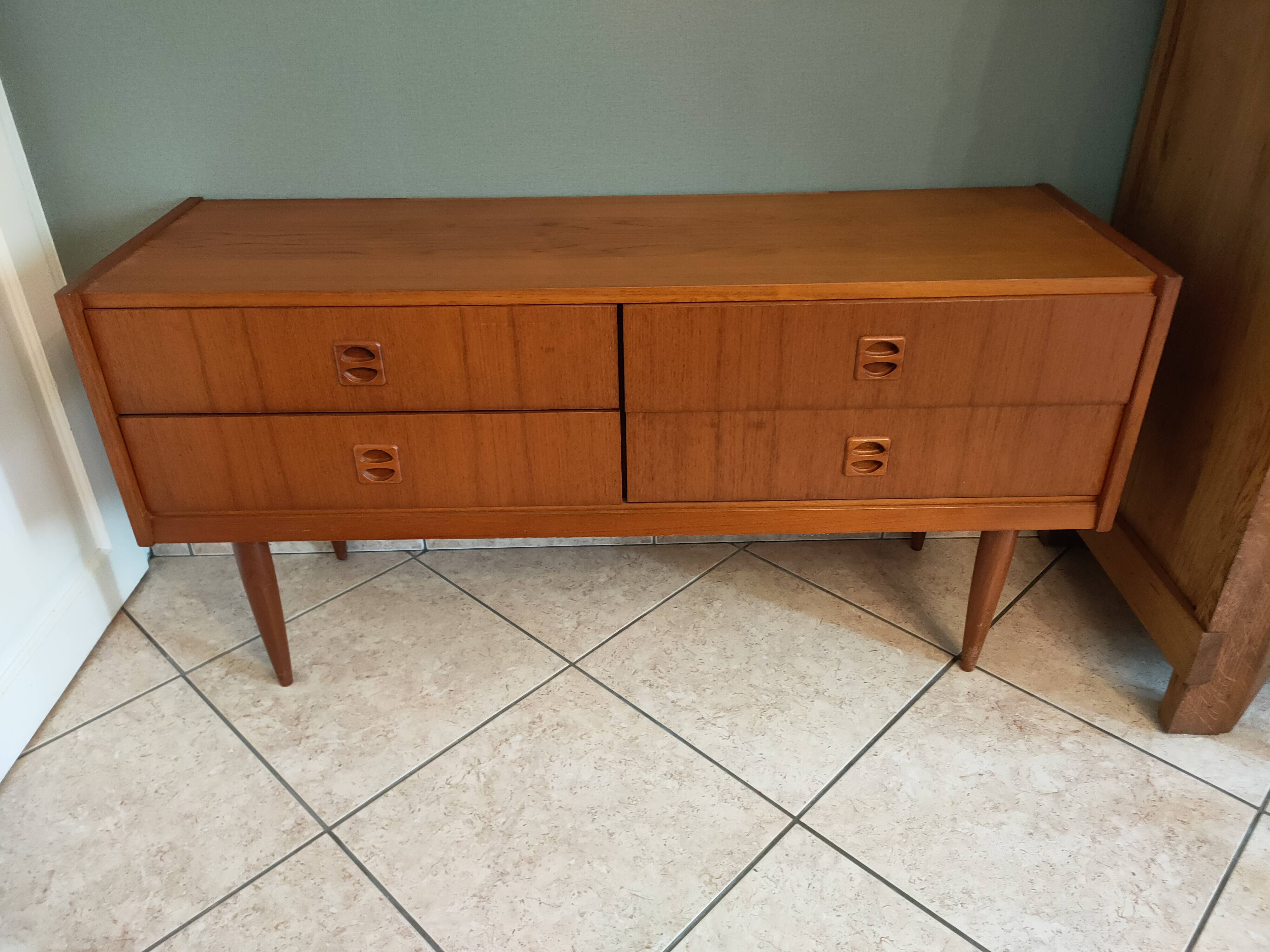 Small teak sideboard from the 1960s.