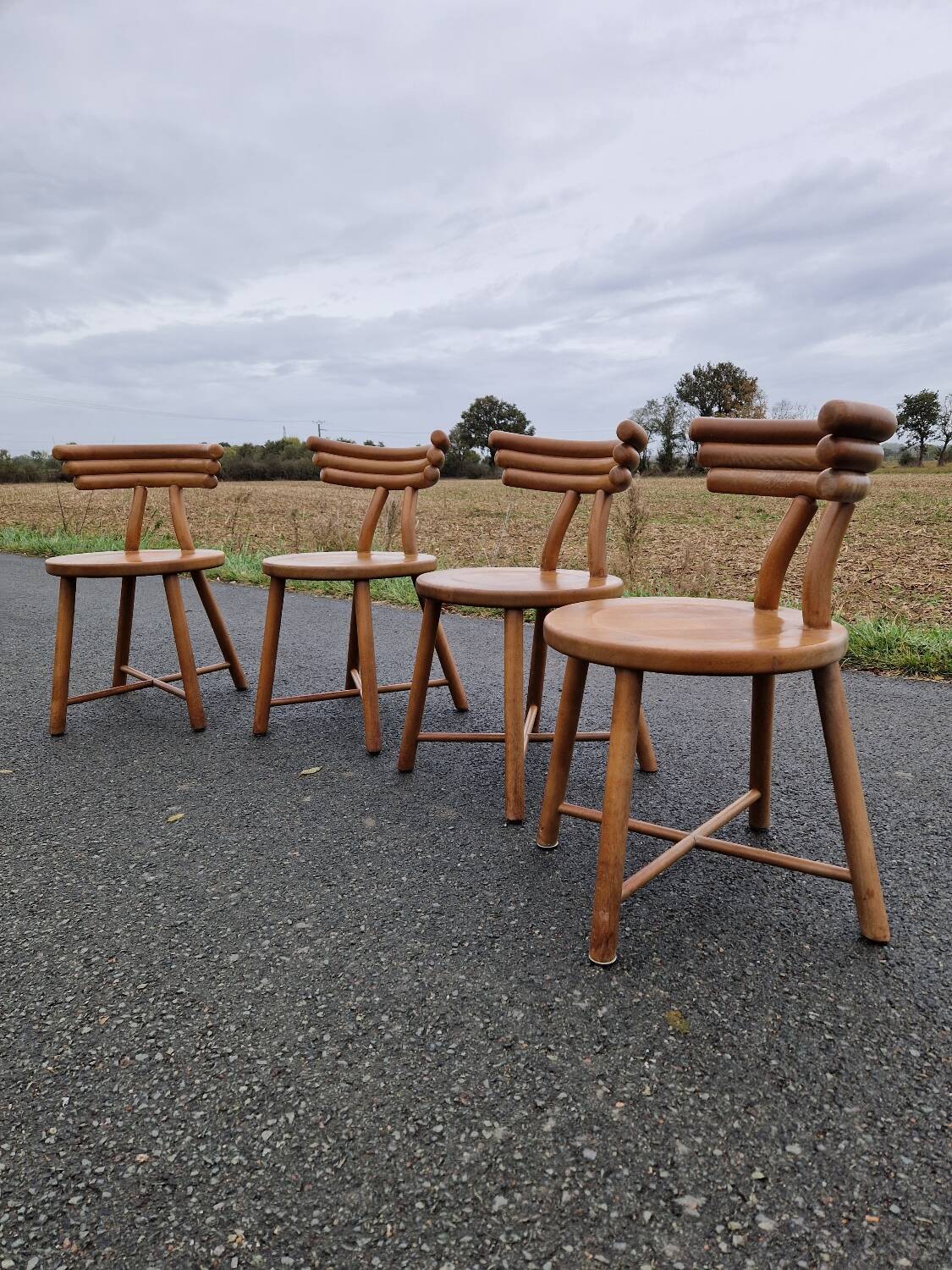 Set of 4 solid organic chairs