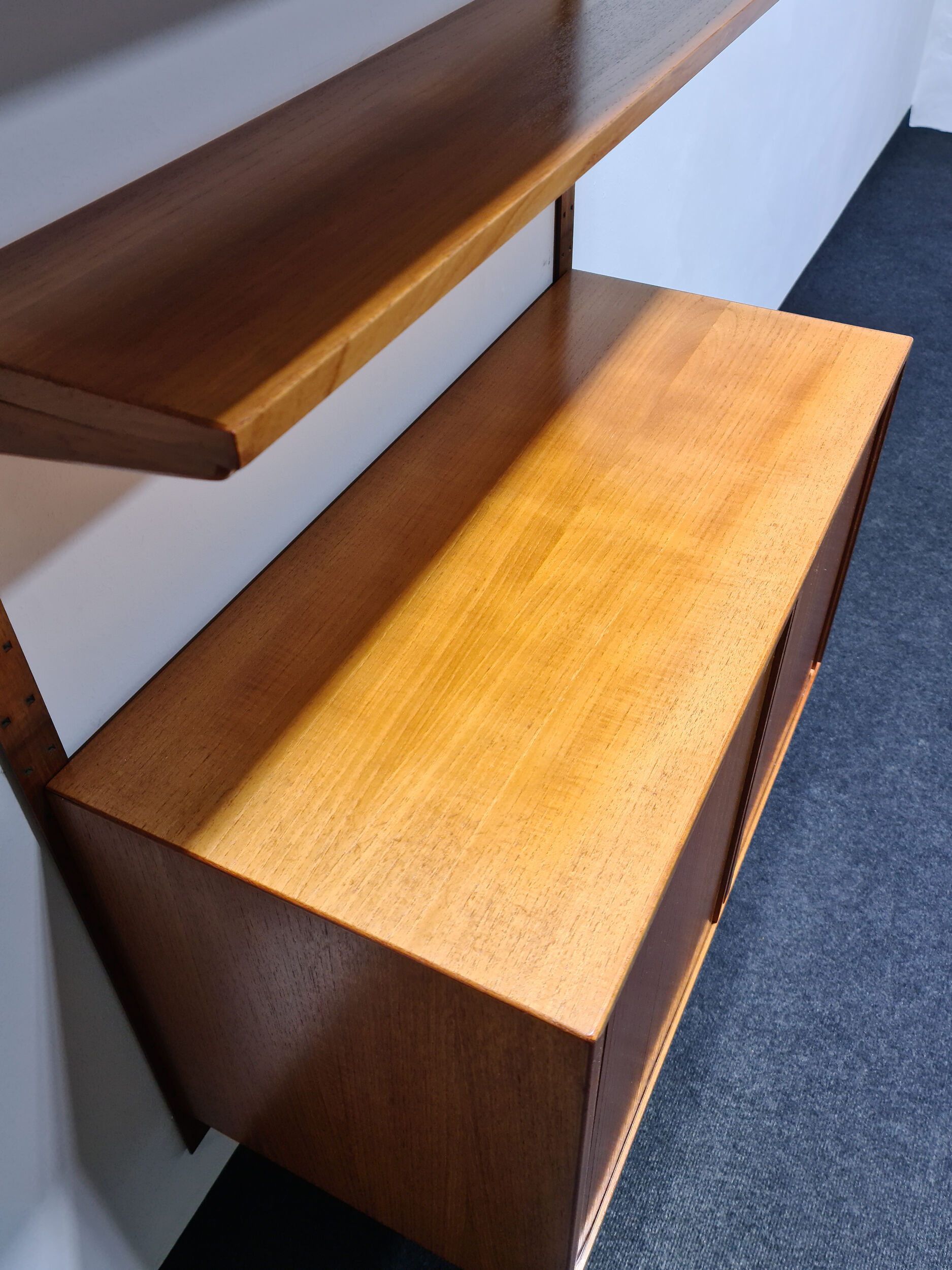 Unité murale en teck vintage par Rud Thygesen et Johnny Sørensen pour HG Furniture Denmark