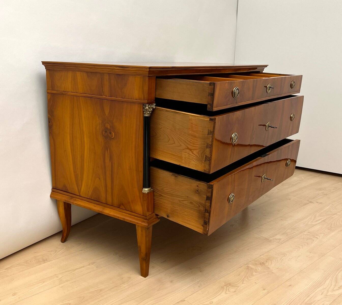 Biedermeier Commode in Cherry Veneer and Brass, Germany, 1820s