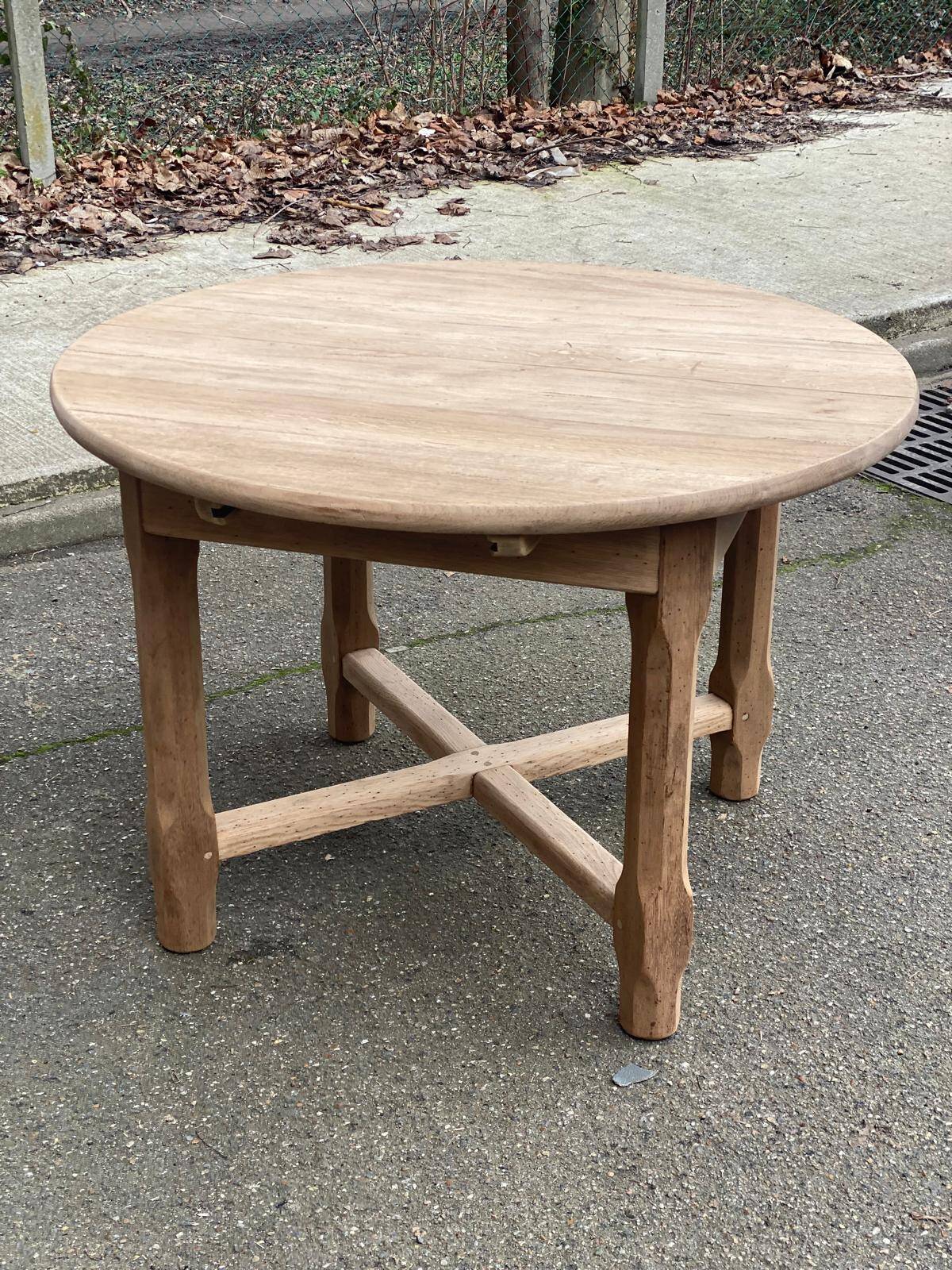 Renovated round extendable farmhouse dining table in solid oak 110-155cm.