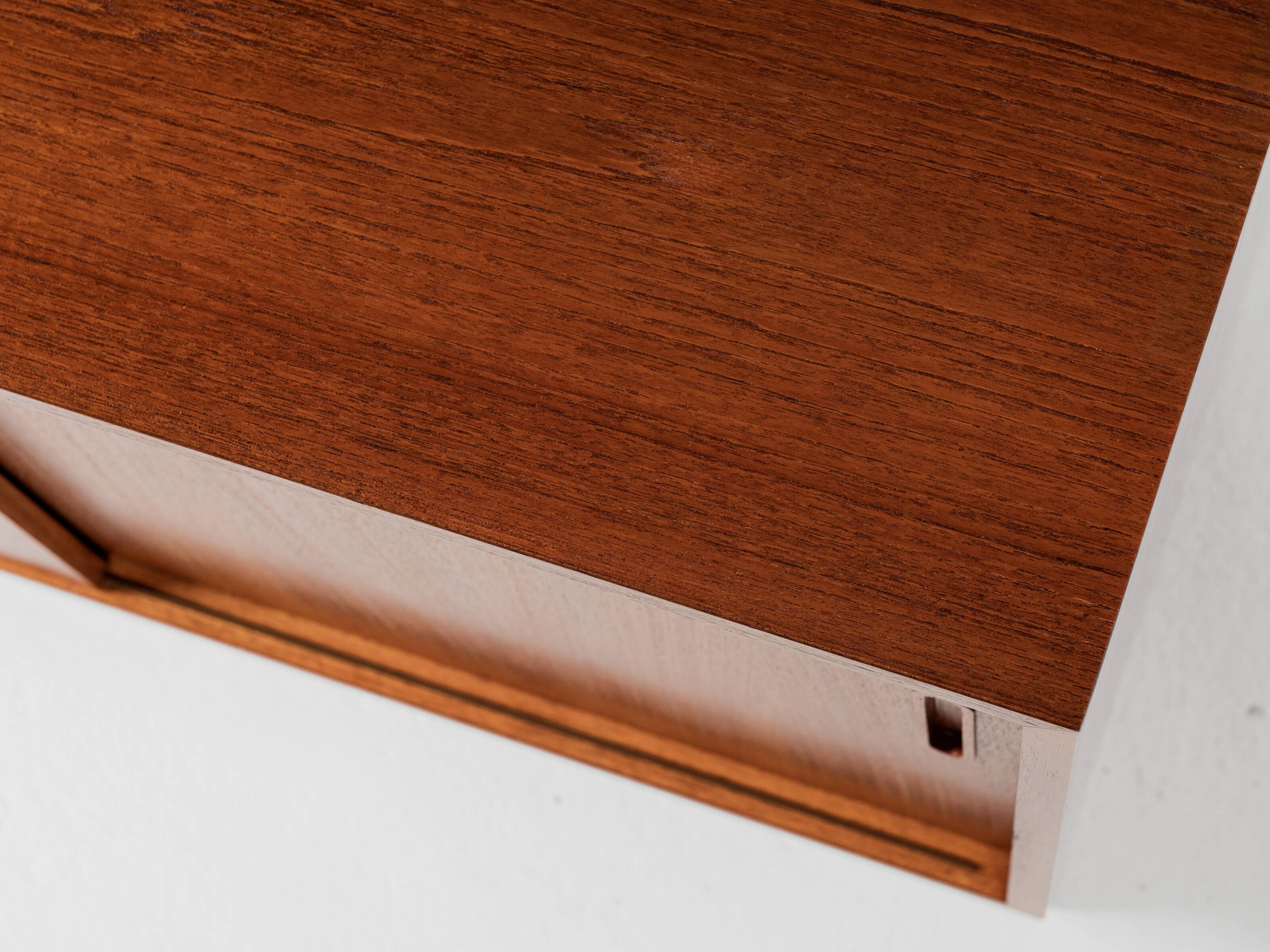 Midcentury Danish lowboard in teak with 2 sliding doors by Hundevad 1960s - 108cm