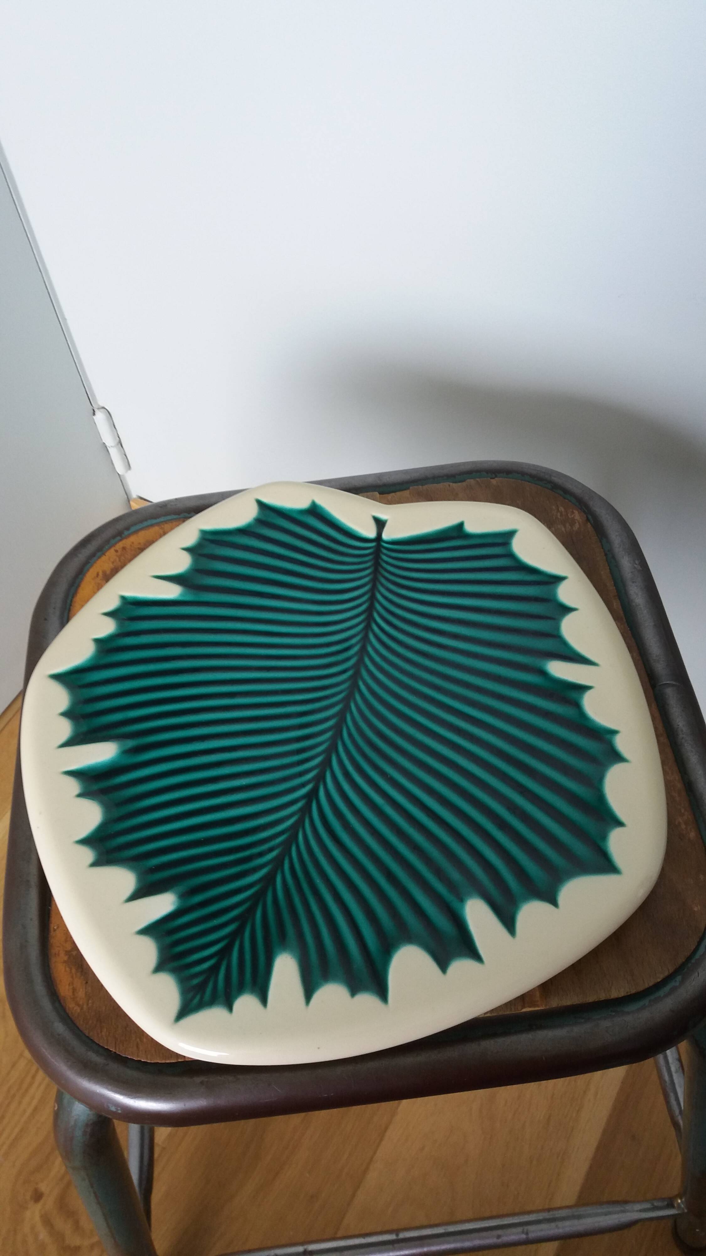 Verceram model 4675 leaf plate from the 1950s.