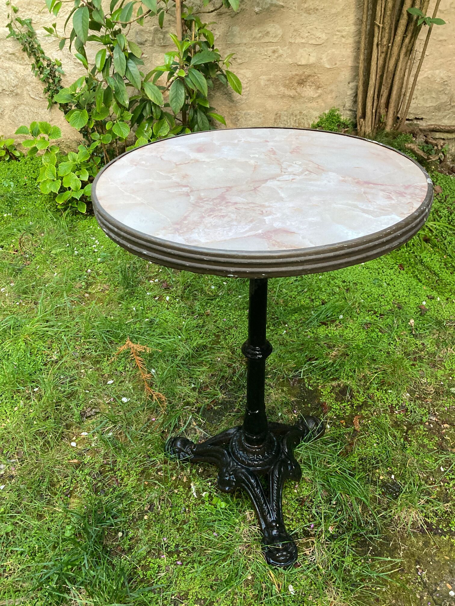 Pedestal table bistro