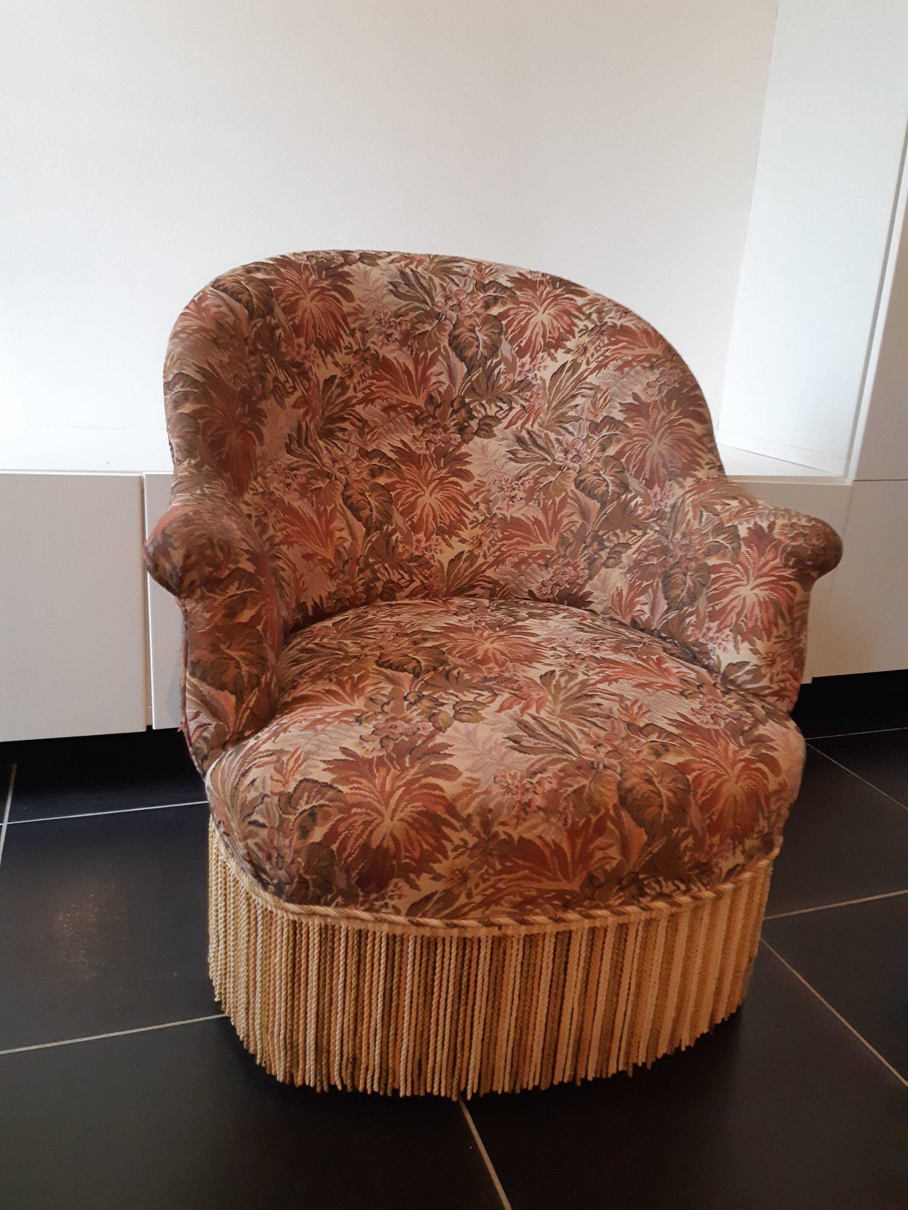 Toad armchair