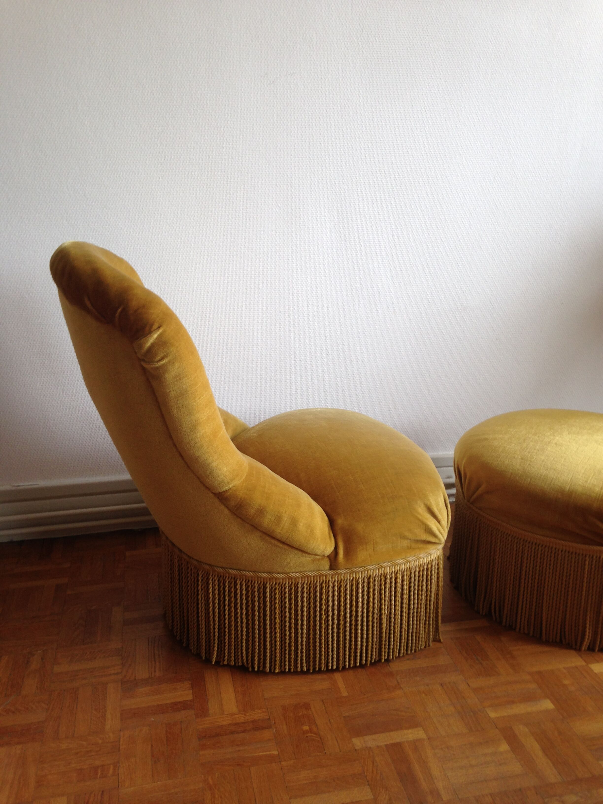 Fauteuil crapaud et pouf velours jaune