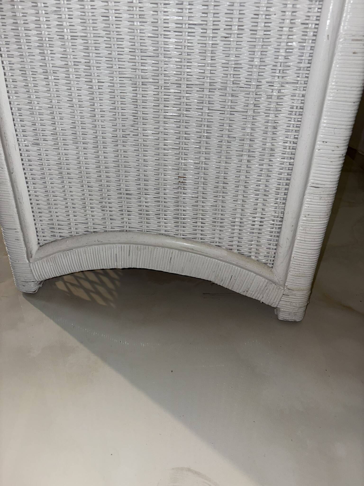 Ensemble chambre rotin blanc : commode, miroir, lit, panier