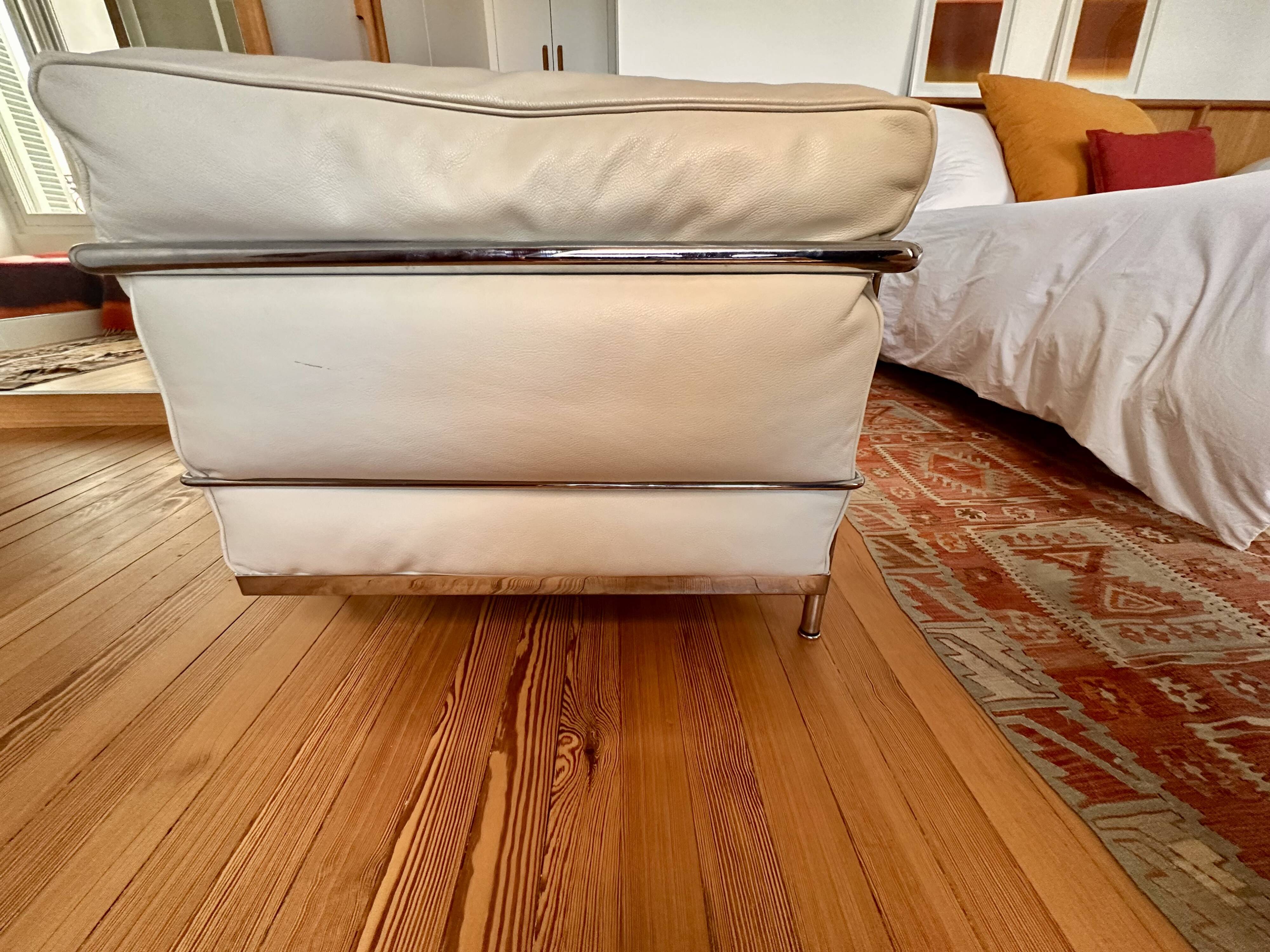 Cassina lc3 armchair authentic - luxury version in feathers - excellent condition