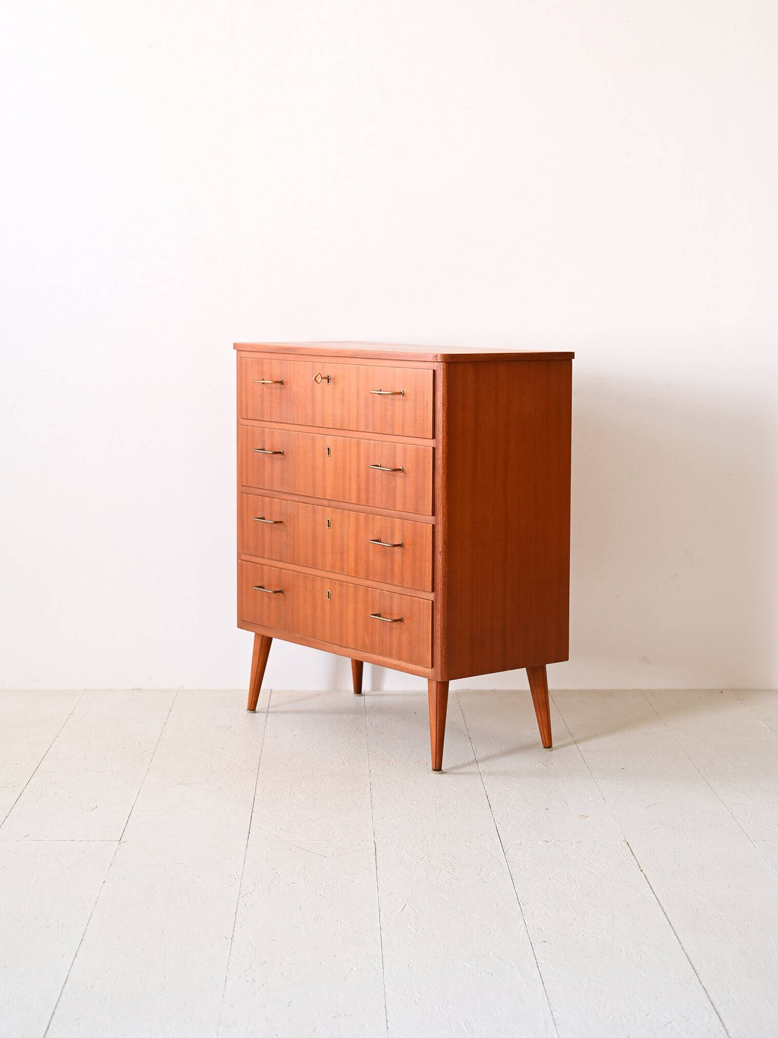 Mahogany chest of drawers with 4 drawers