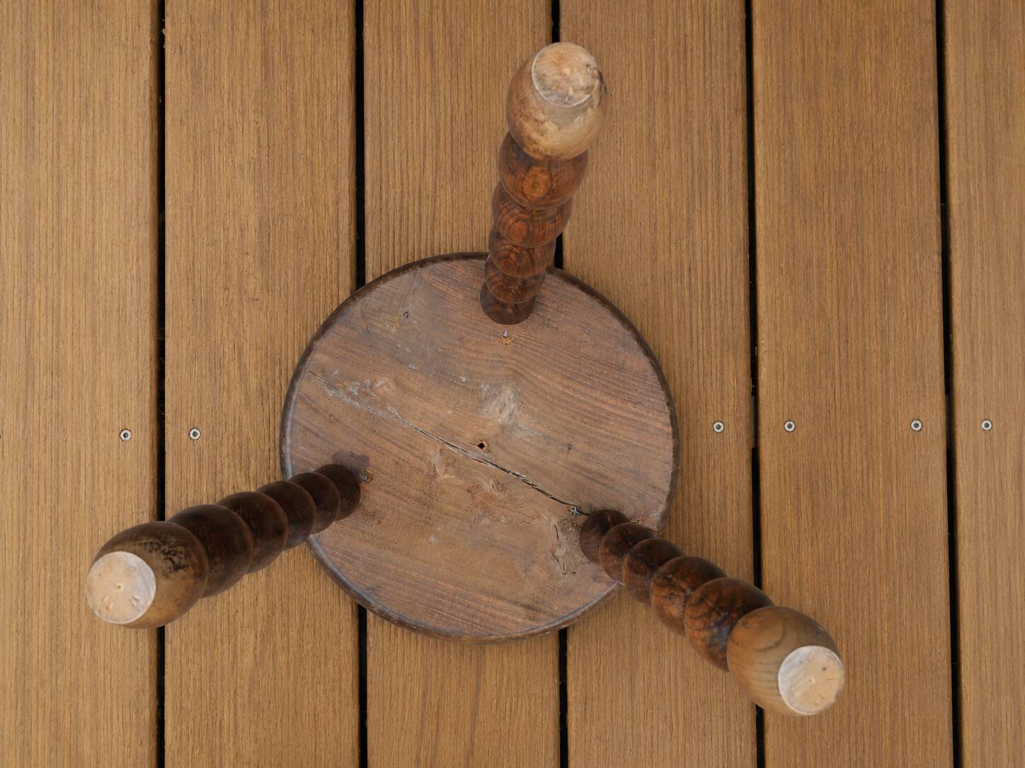Tabouret tripode en bois, pieds en bois tourné