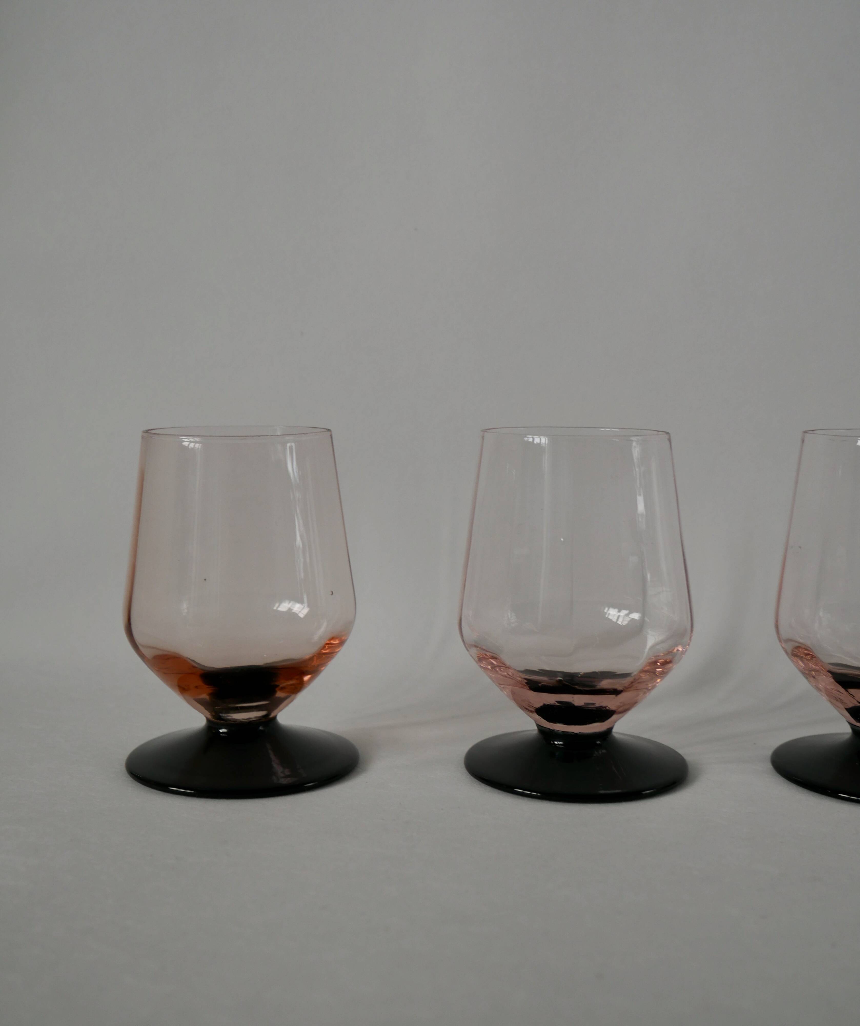 Set of 4 glasses with pink stems and black stems art deco 1930s