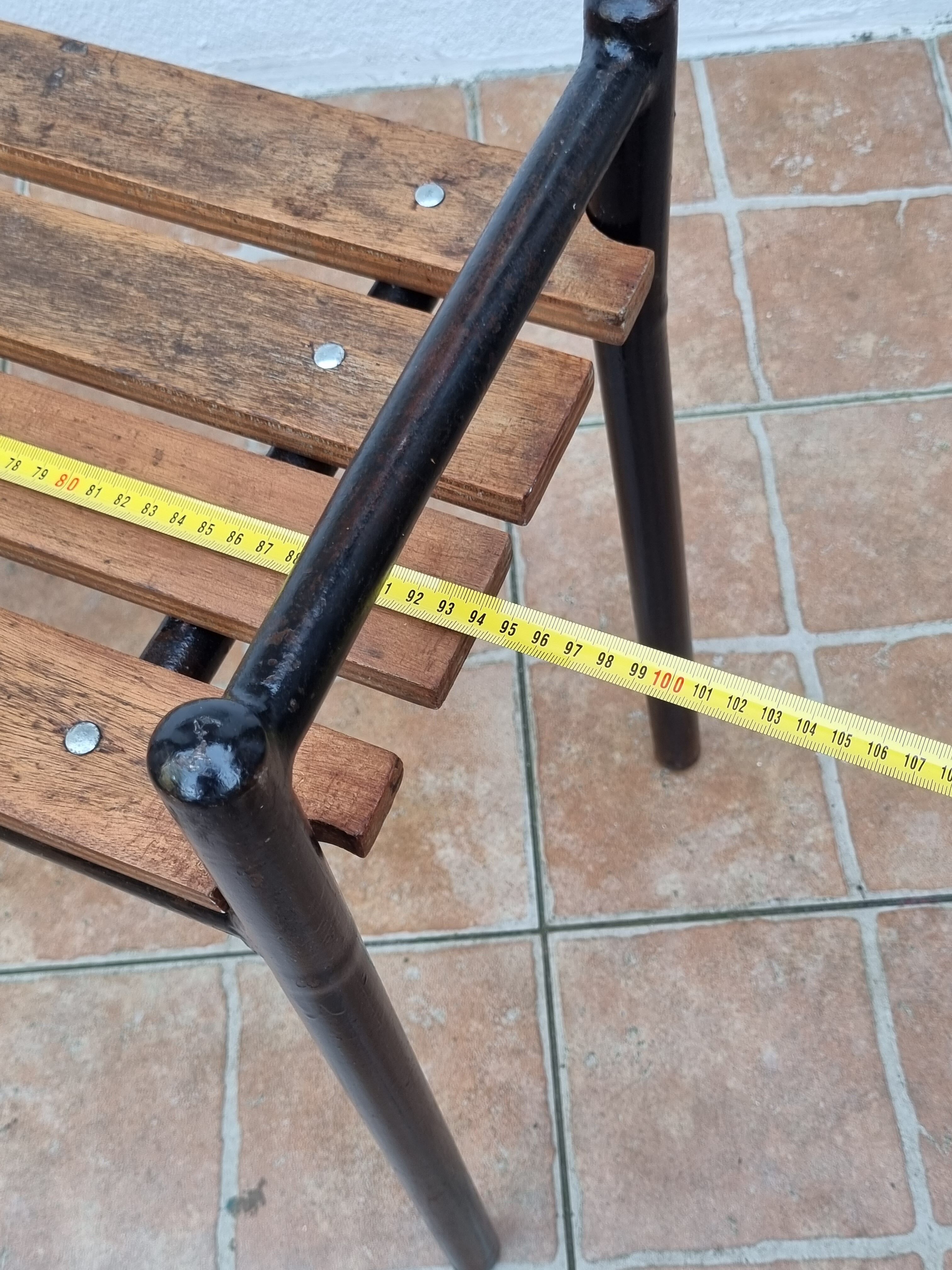 Bench in painted metal and wood, 100 cm