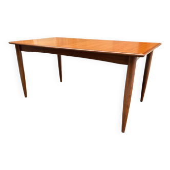 Table a manger scandinave