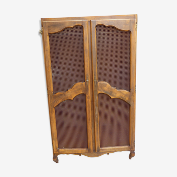 Ancienne armoire grillagée