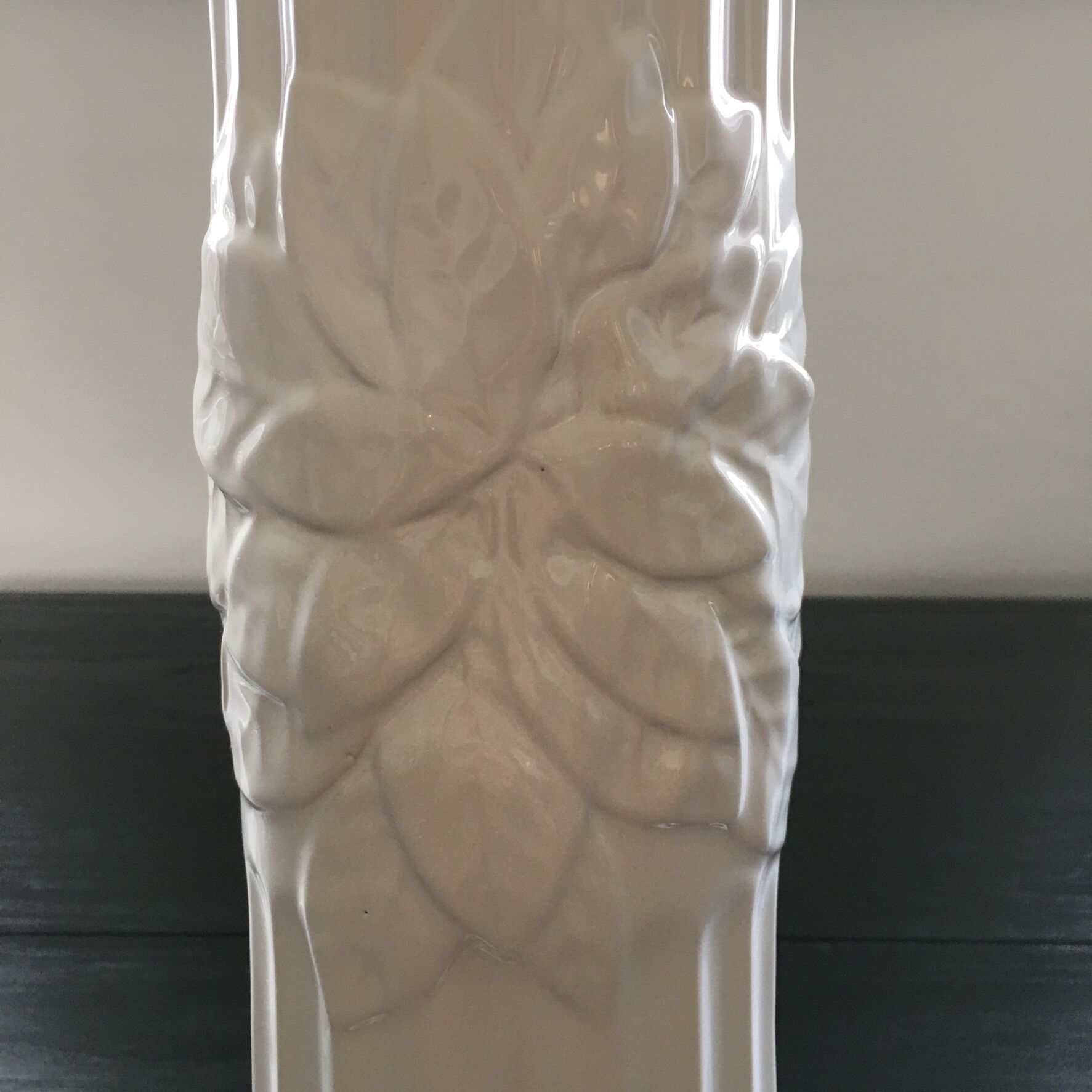 Earthenware column with floral decoration