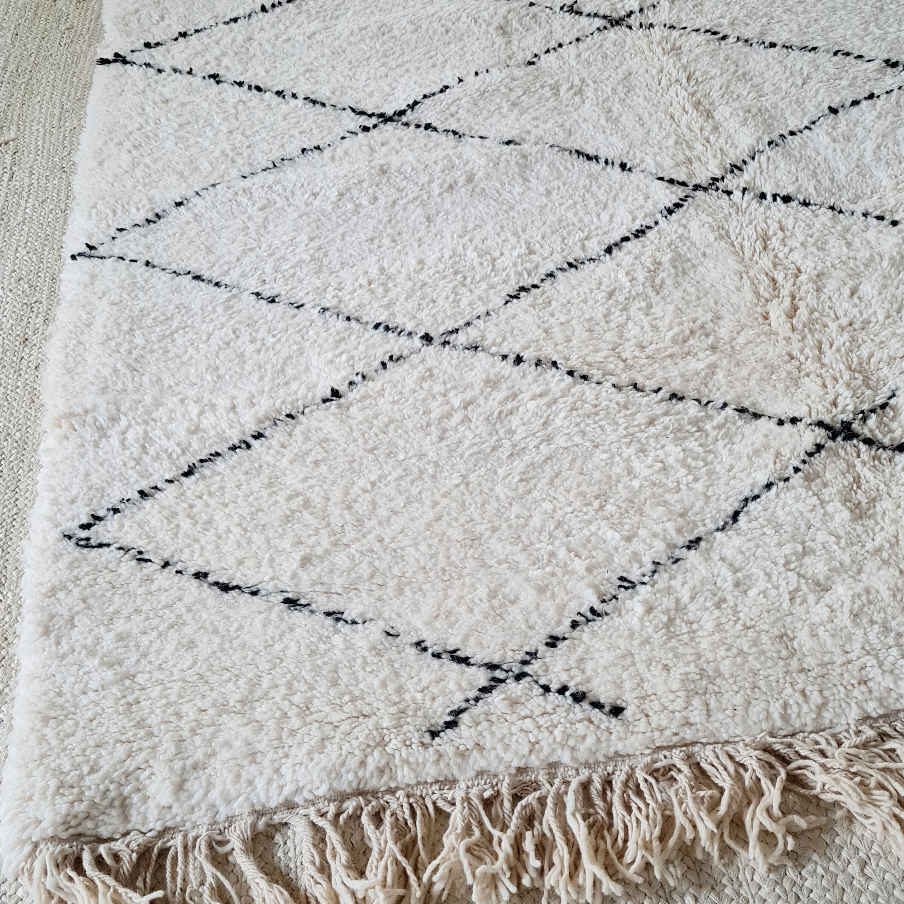 Carpet Beni Ouarain Middle atlas white wool