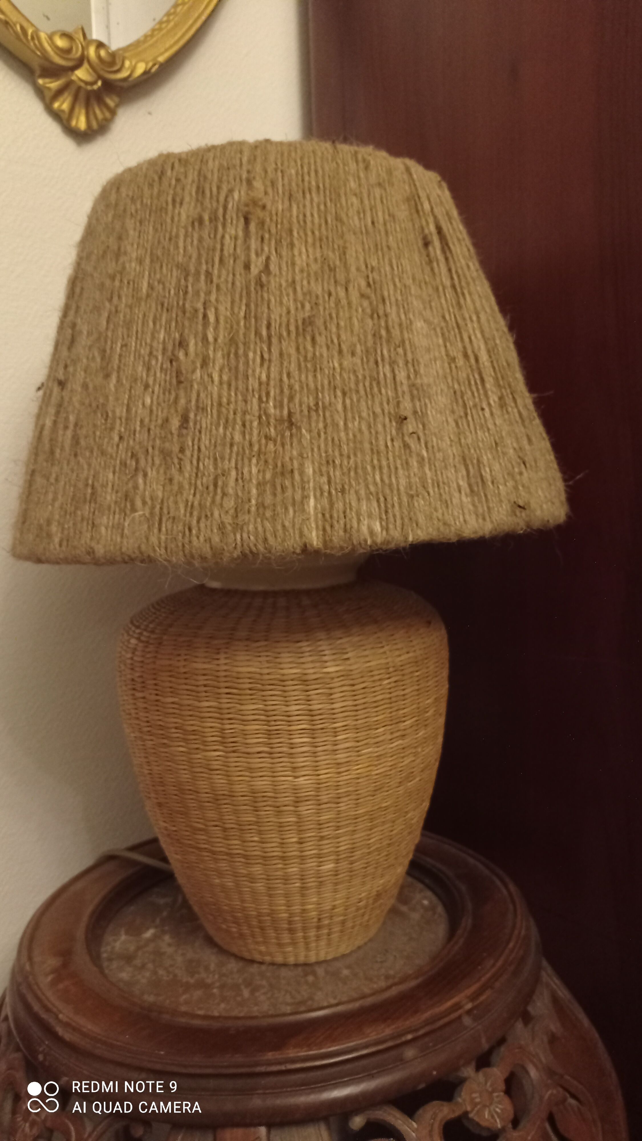 Wicker lamp and rope