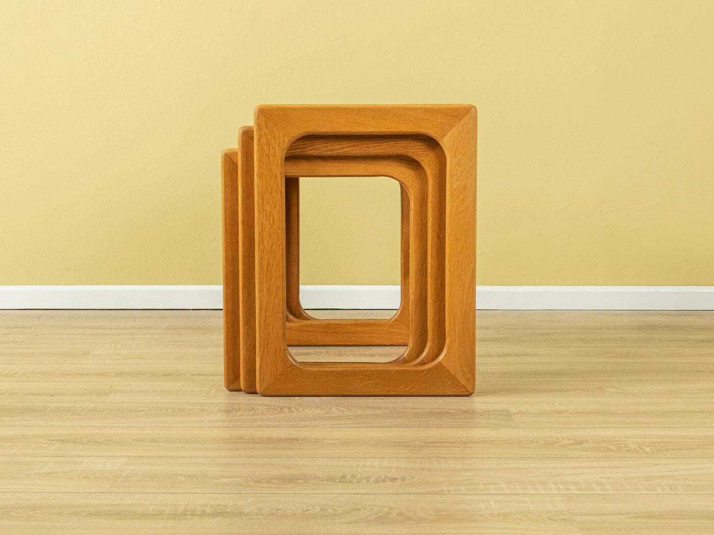 1960s nesting tables, Salin