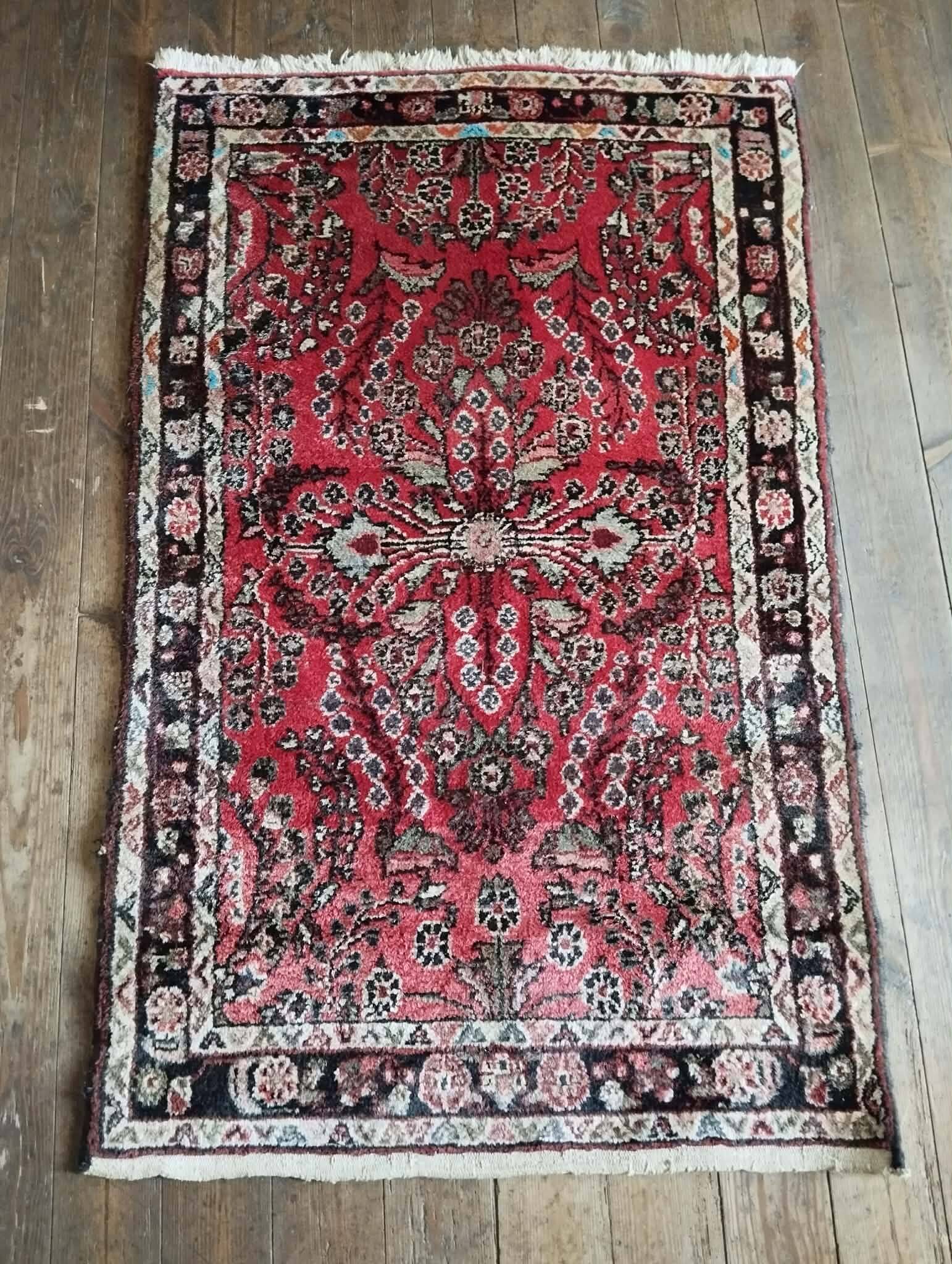 Handmade Persian Sarough rug 137x86cm