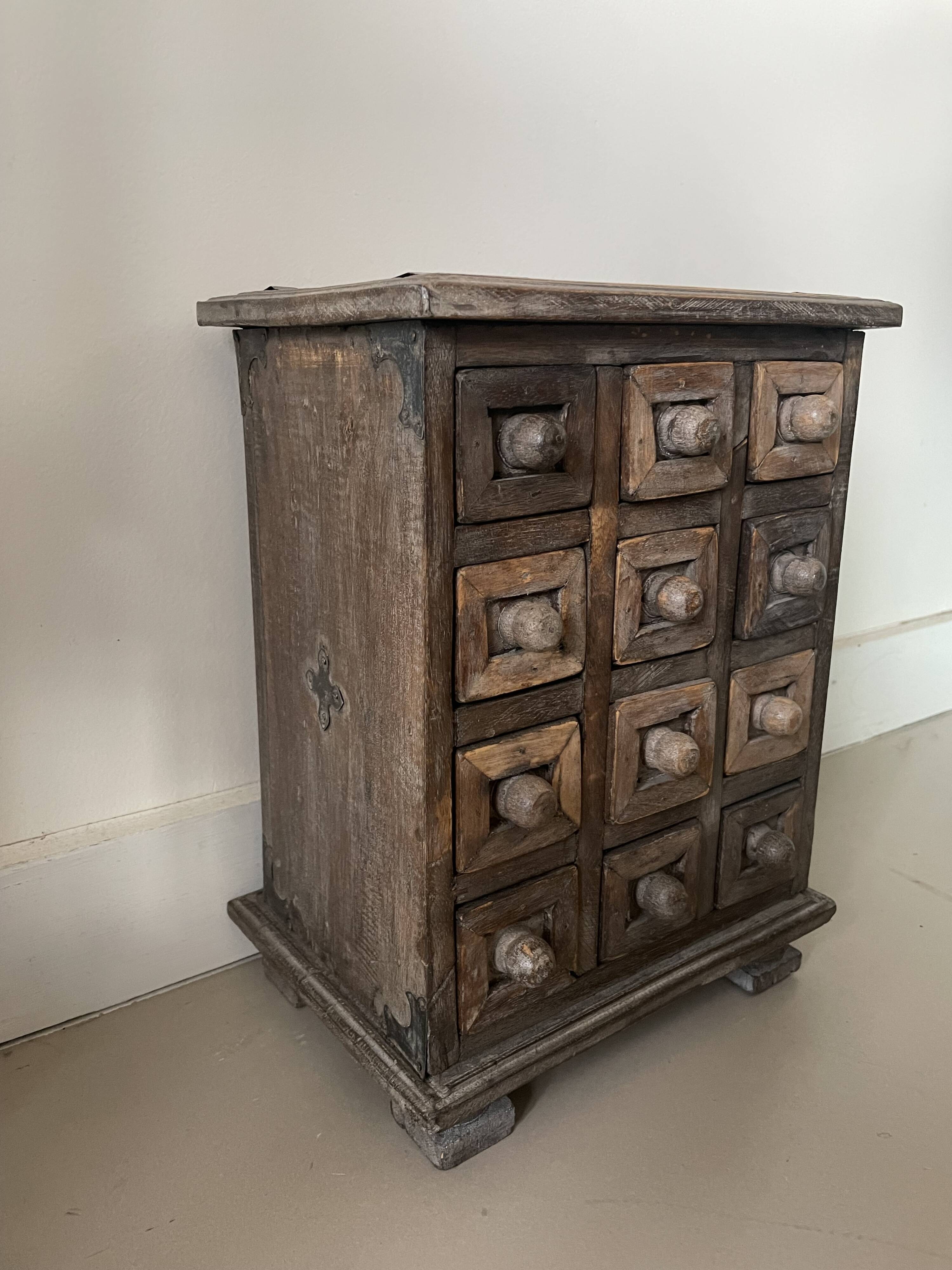 Small old drawer unit