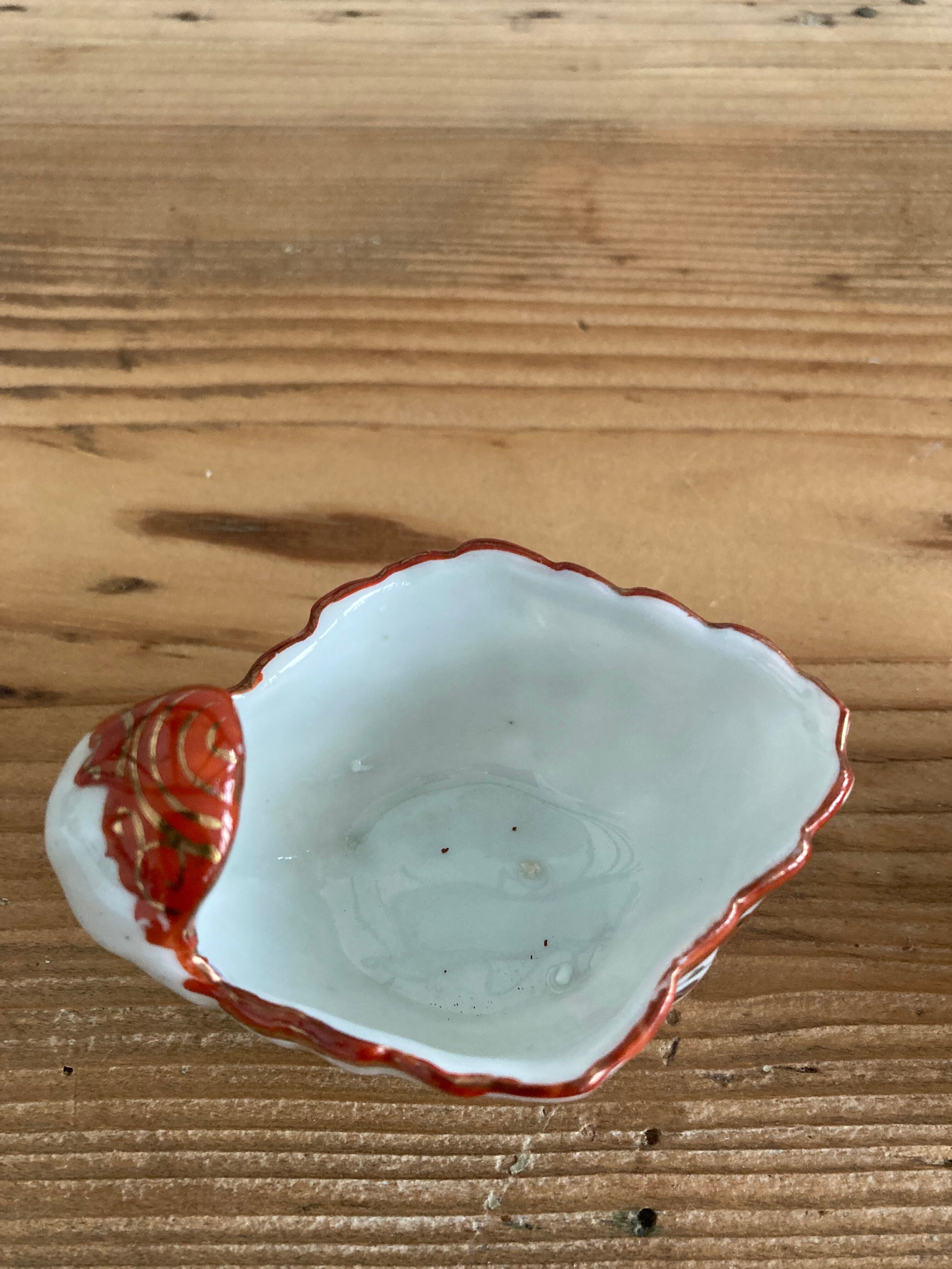 Pair of salerons shell Louis XV style porcelain of the nineteenth