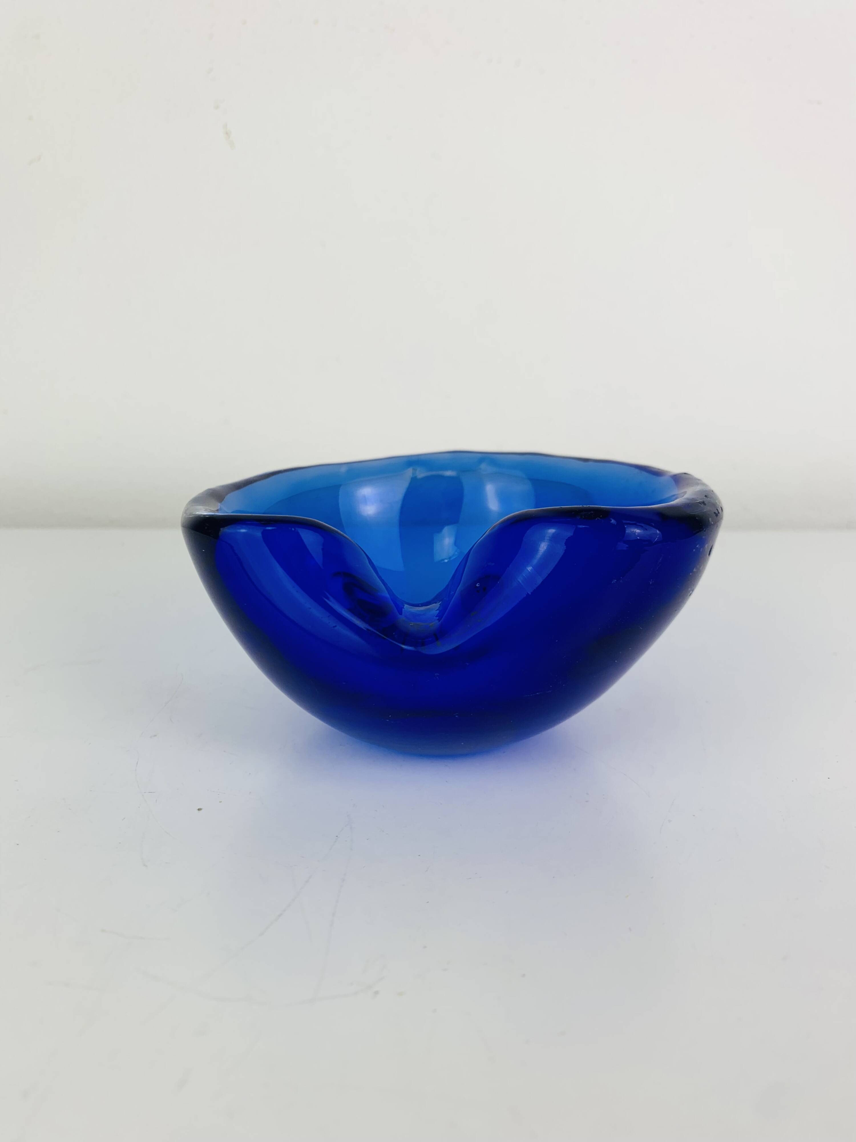 Cendrier en verre soufflé Murano, bleu, vintage