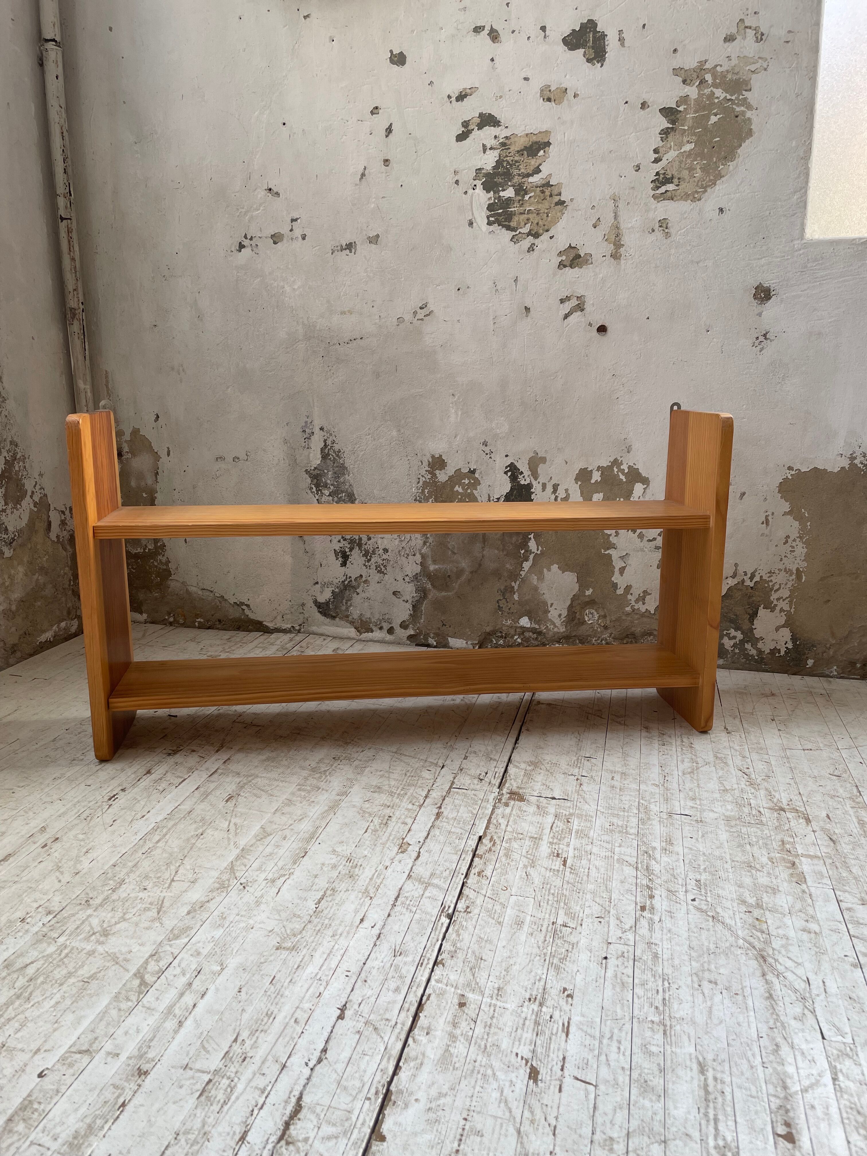 Pine Regain wall shelf