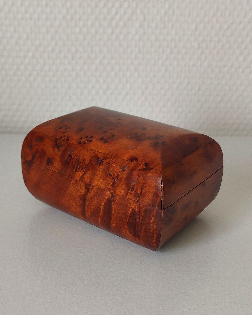 Small box of cedar magnifying glass