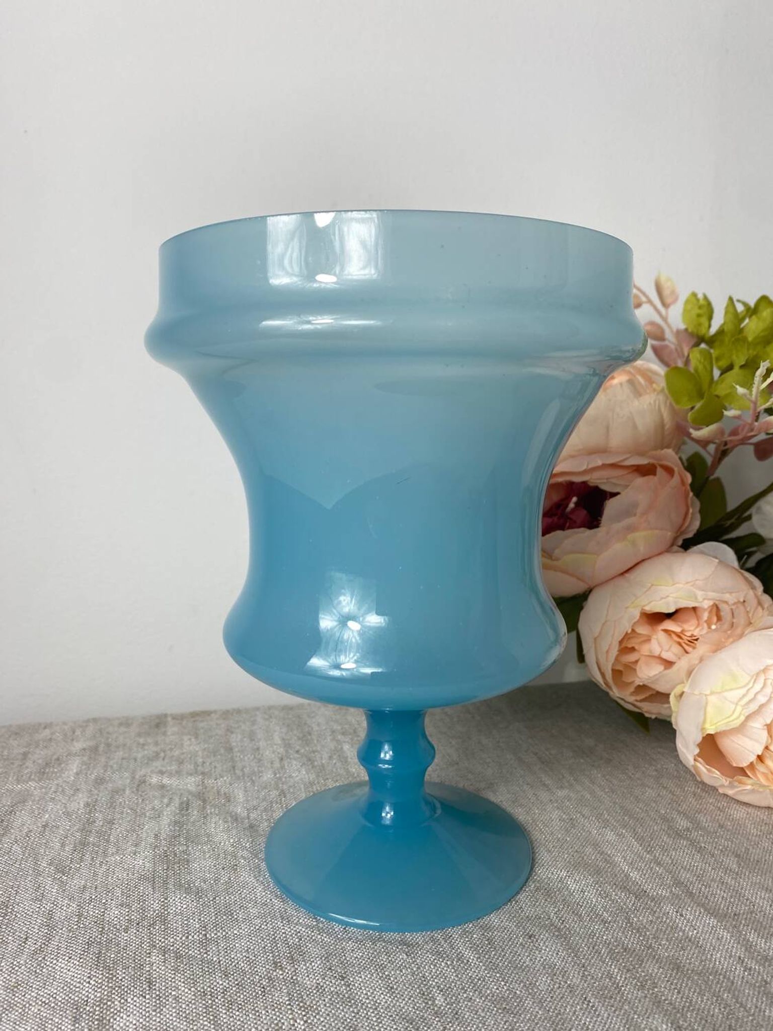 Vase vintage en opaline bleue