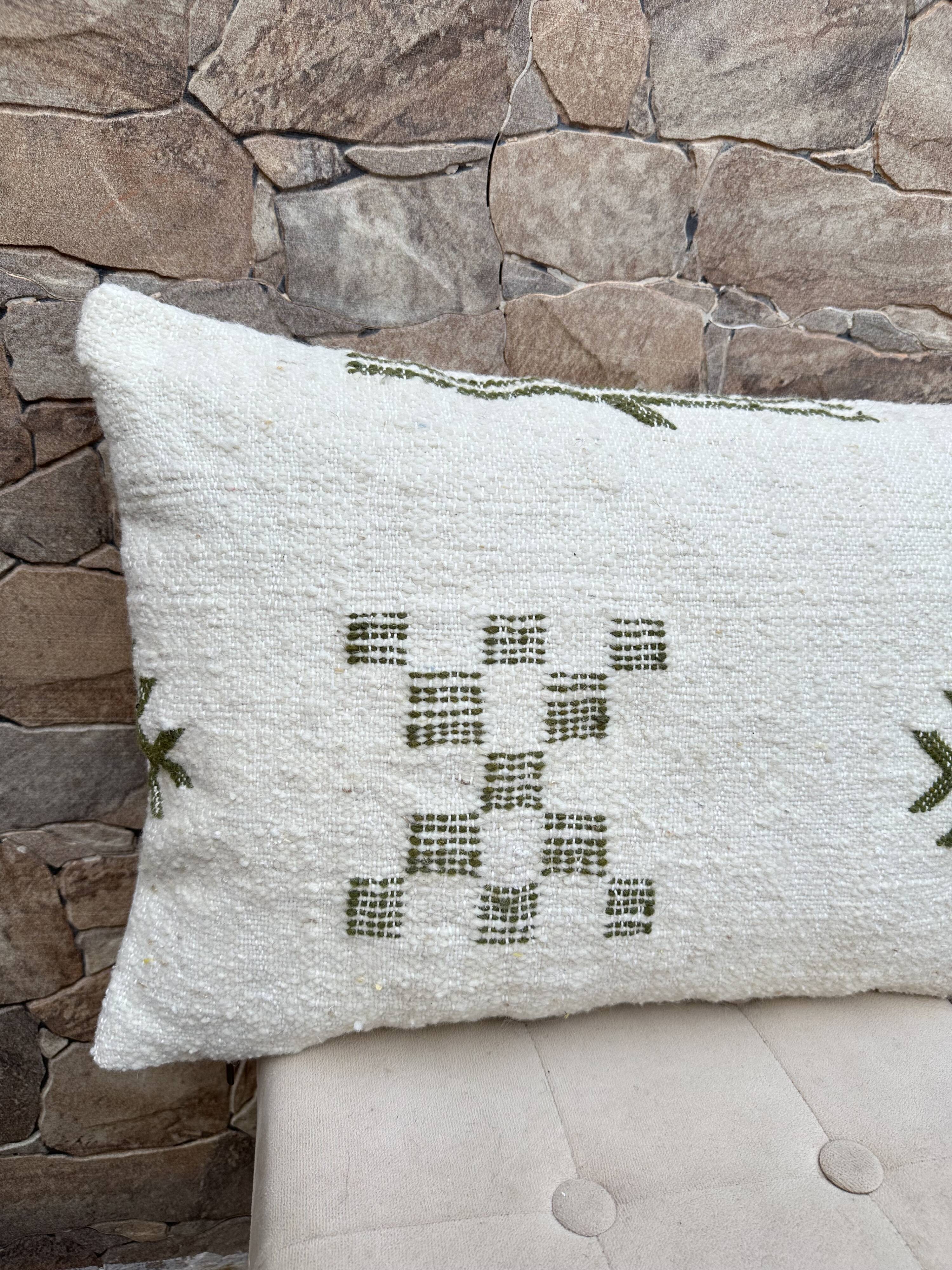 Handmade cushion cover in Berber wool: Moroccan Kilim cushion