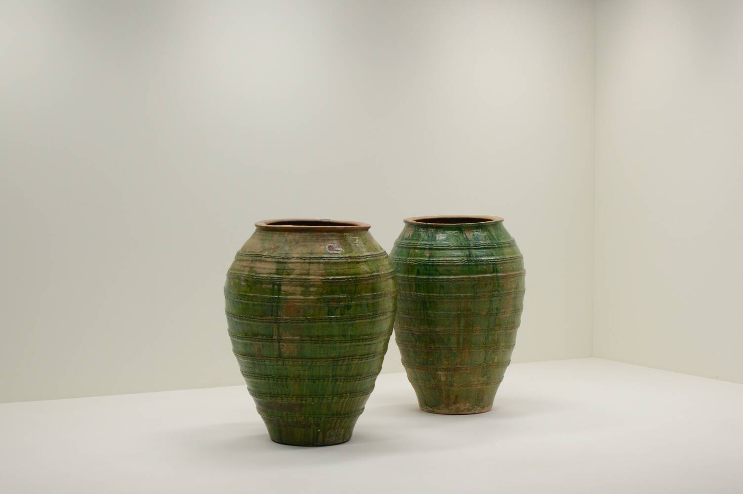 Set of 2 large early 16th century Tuscany vases, Italy.