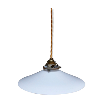 Opaline suspension