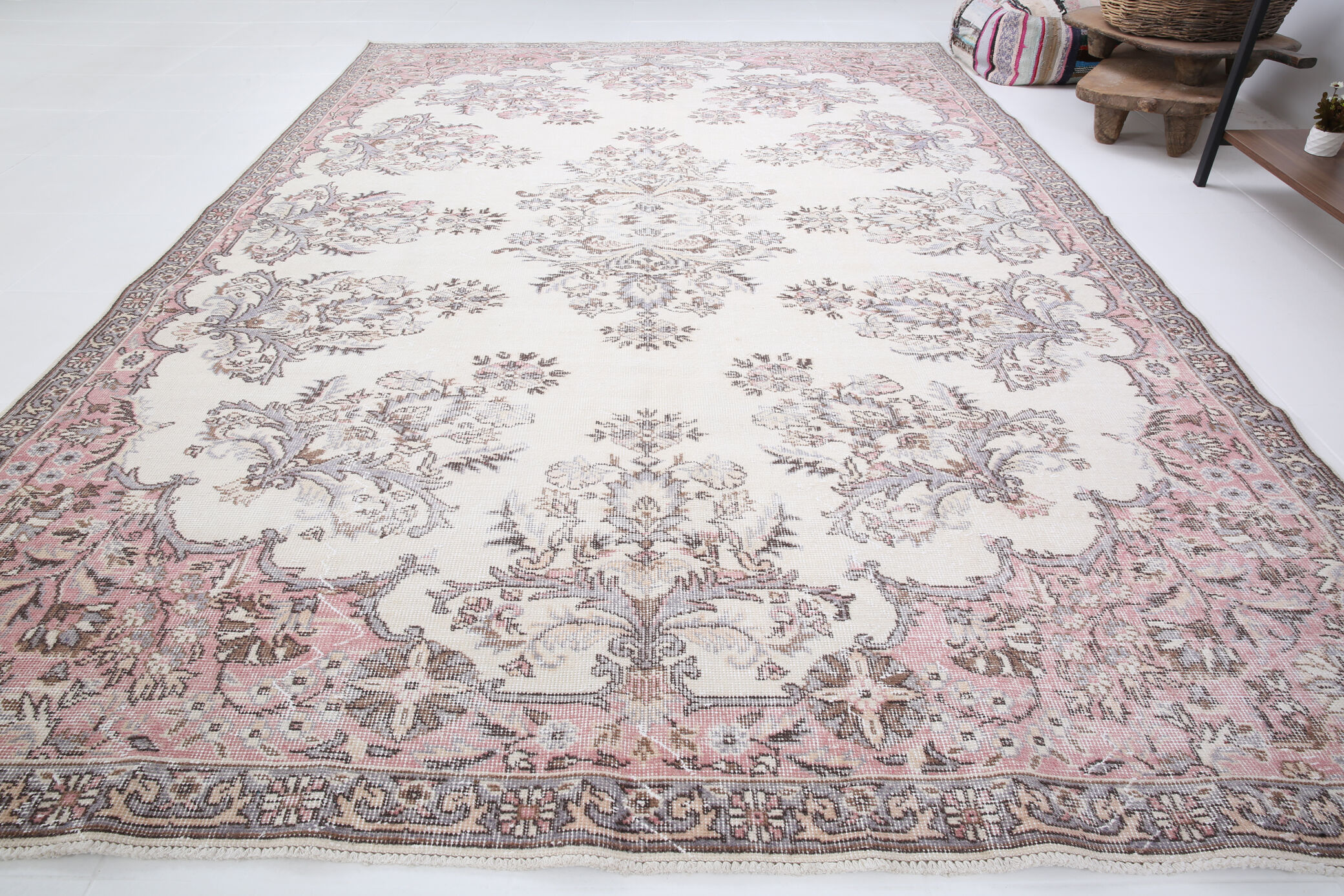 Farmhouse floral vintage carpet rug