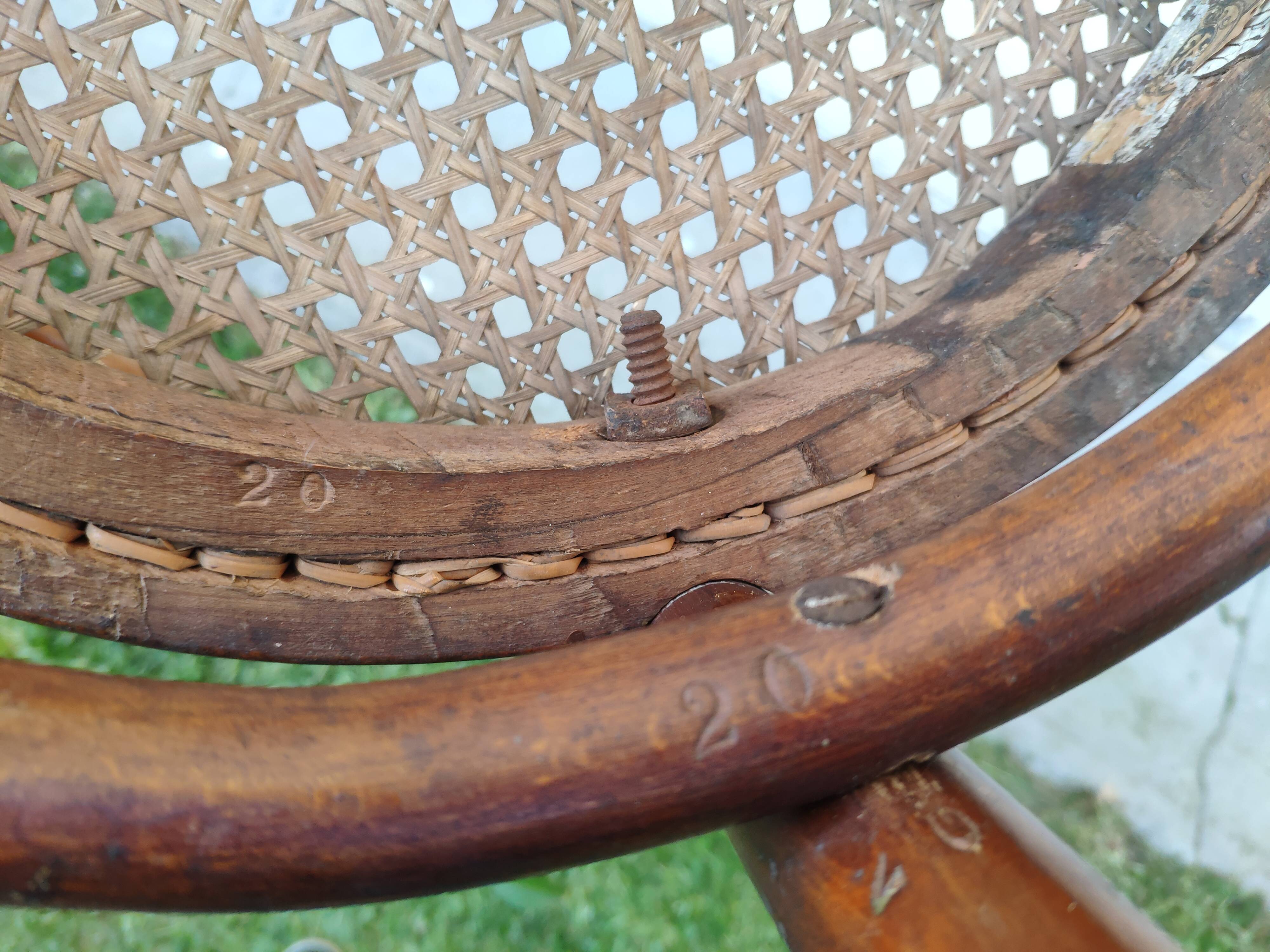 Pair of chairs Thonet n.  14 from 1861-1865, marked with a 1A label and a sun print
