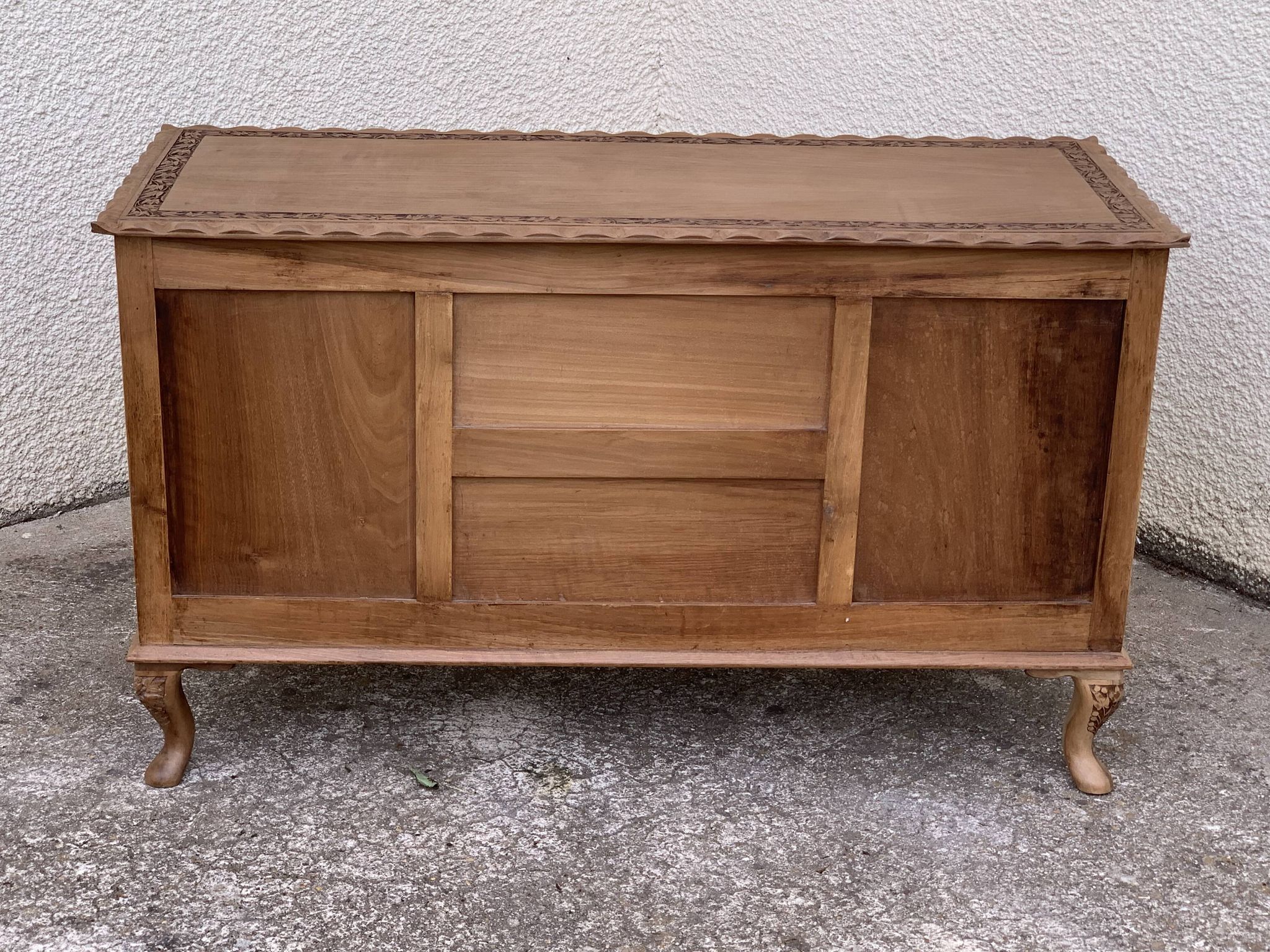 Commode vintage basse Padouk Massif sculpté 1950