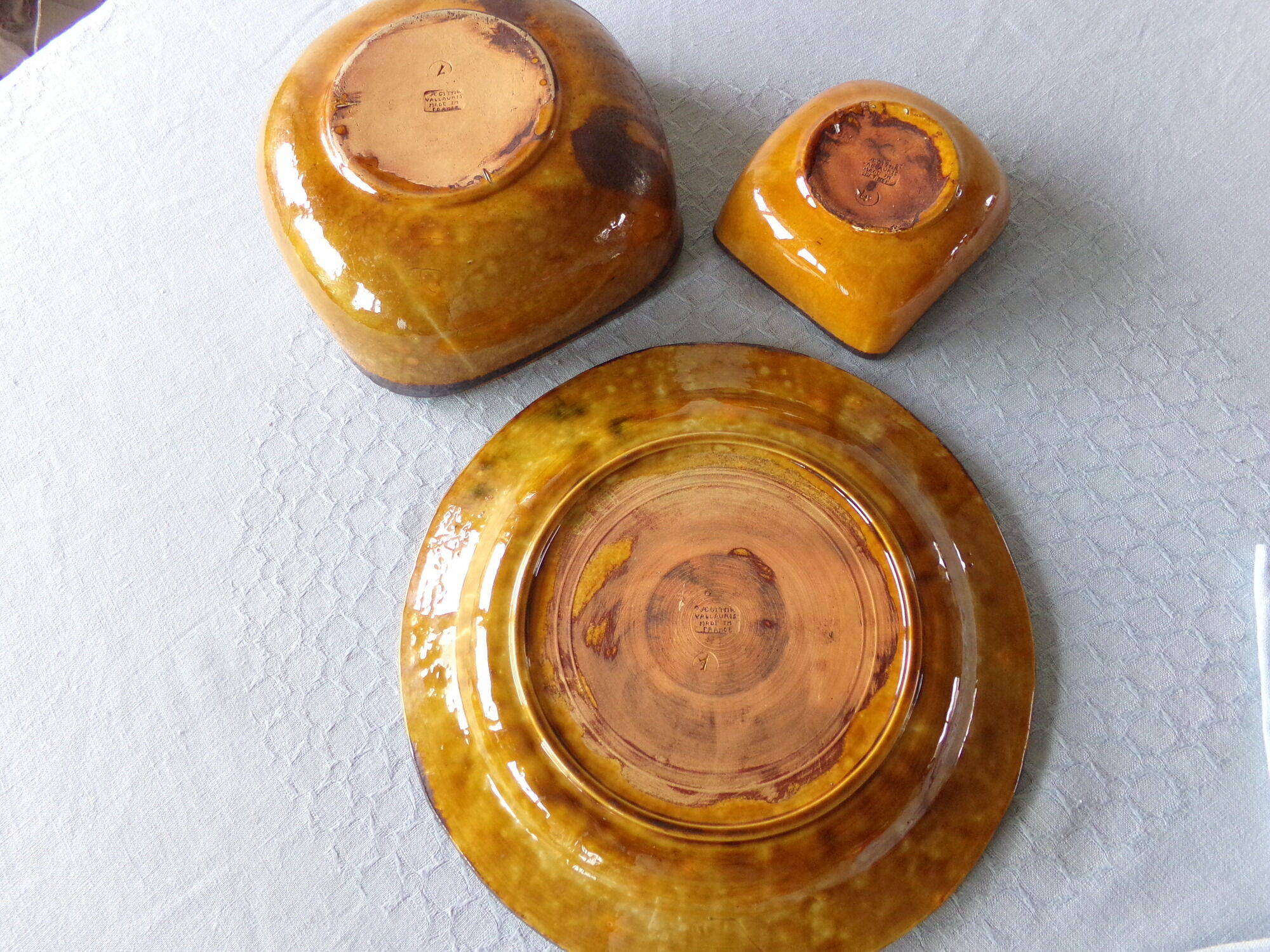 Set of 2 bowls and 1 large dish Aegitna Vallauris