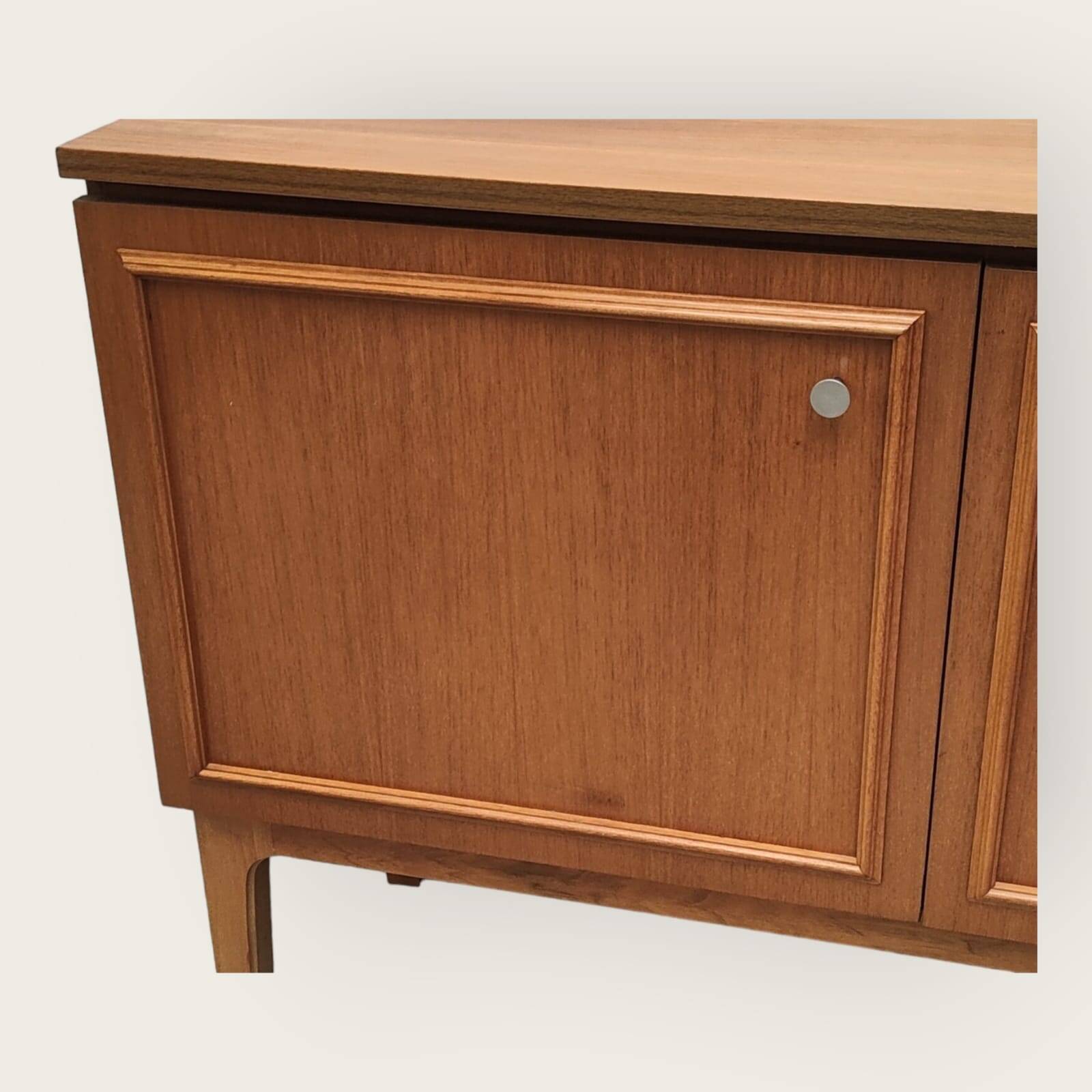 Buffet du milieu du siècle