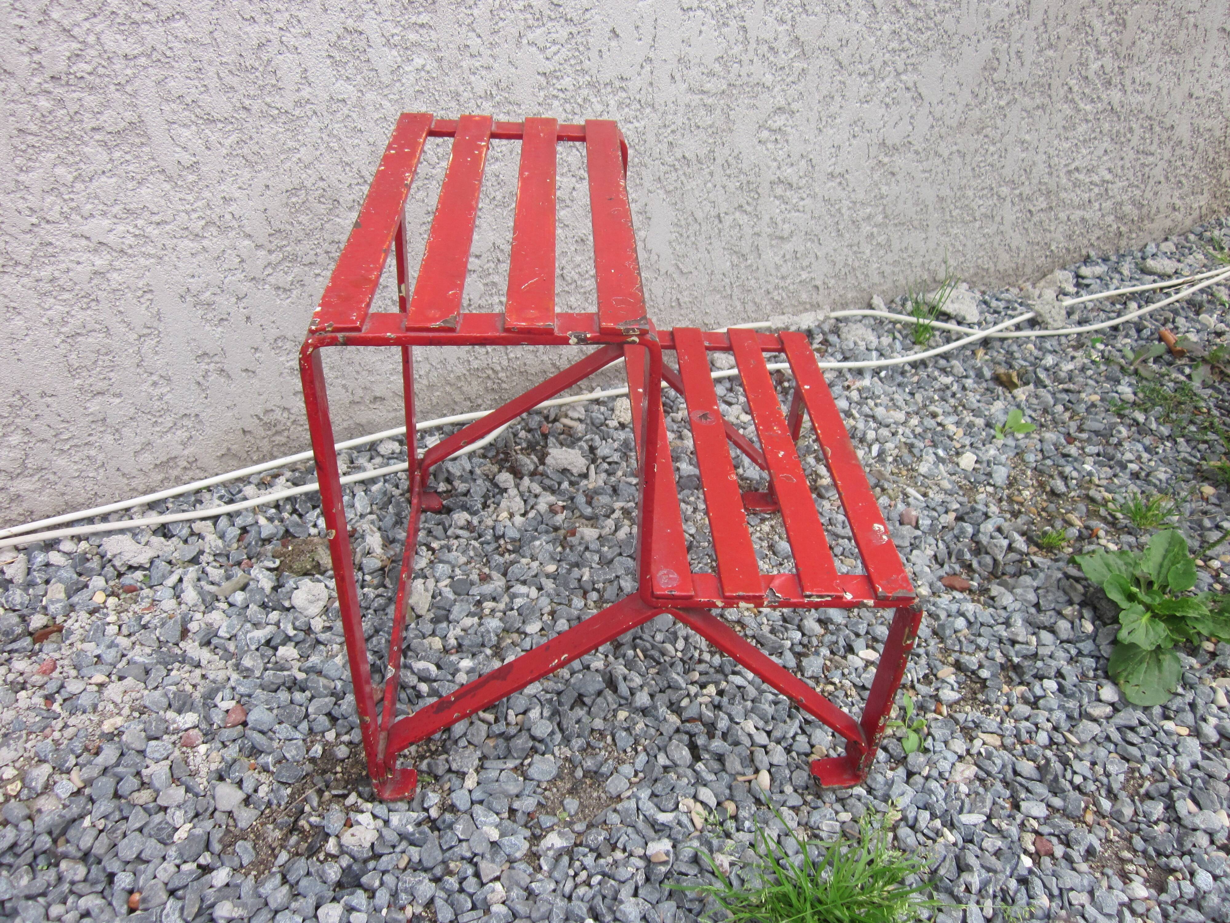 Rivetè metal plant door