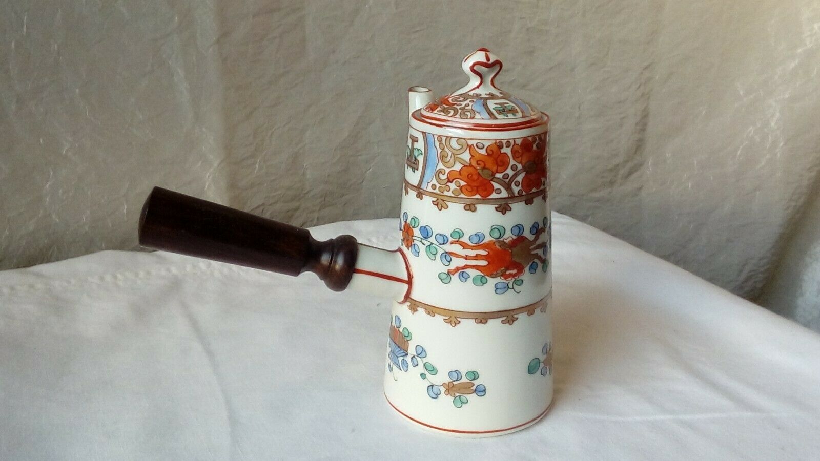 Mehun porcelain chocolate maker