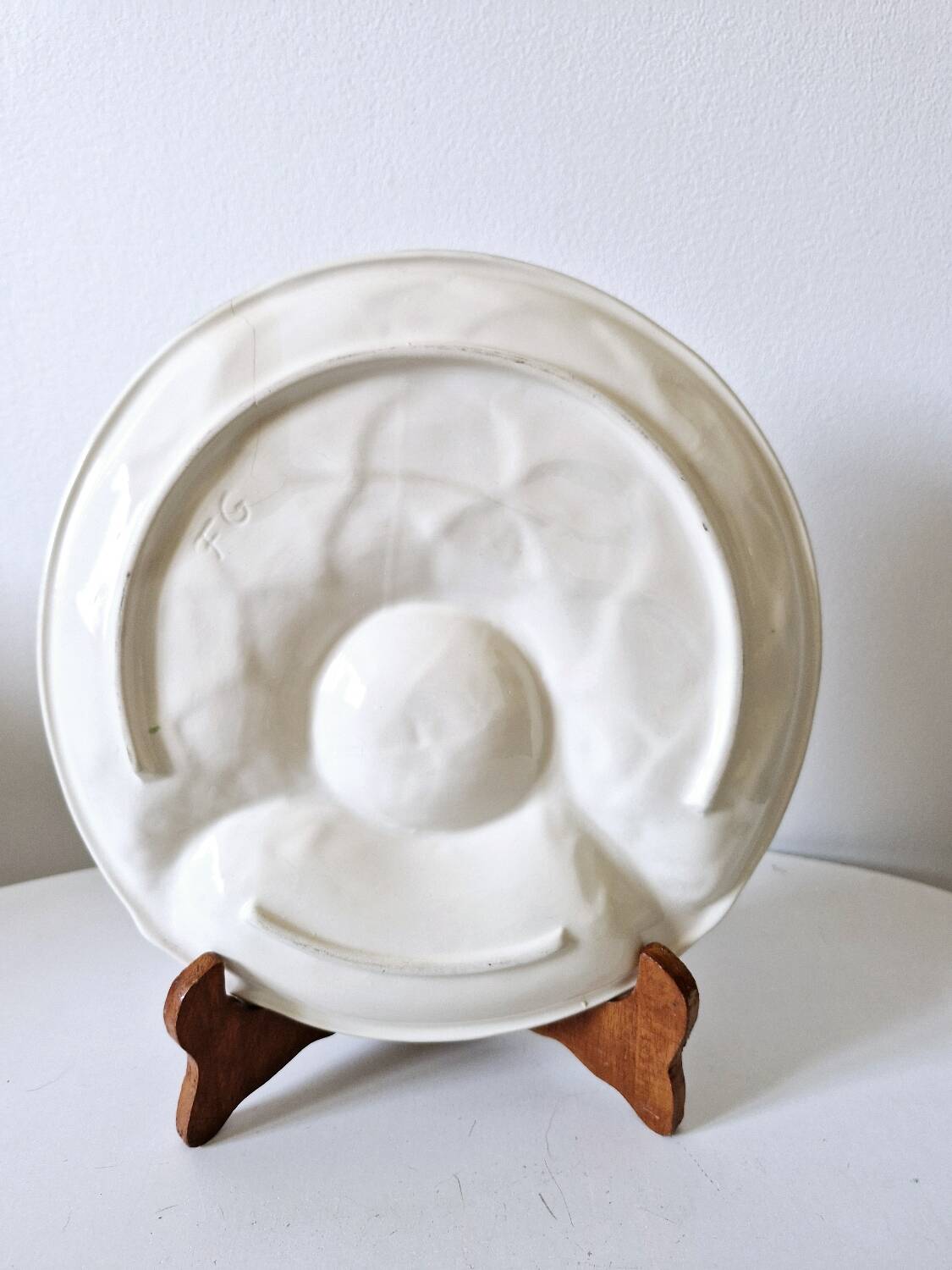 2 vintage artichoke plates in majolica.