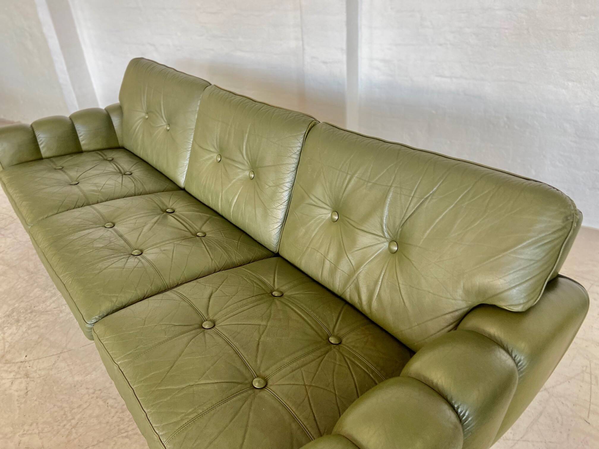 Vintage danish 3 person svend skipper lounge sofa in olive green leather