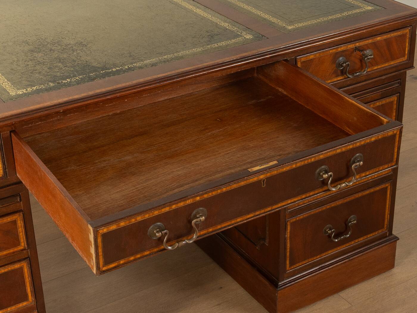 Bureau de style anglais ancien