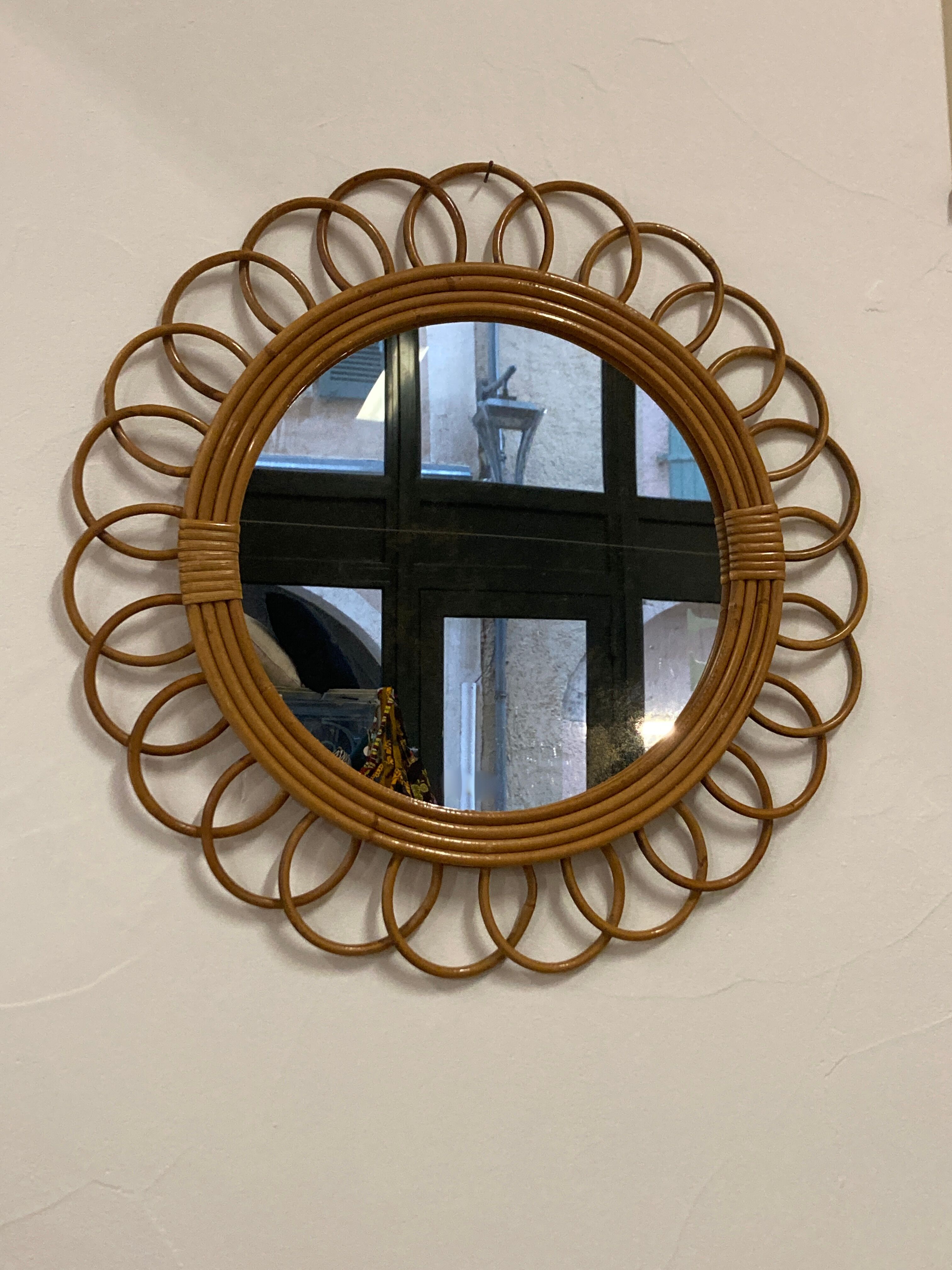 Rattan flower mirror