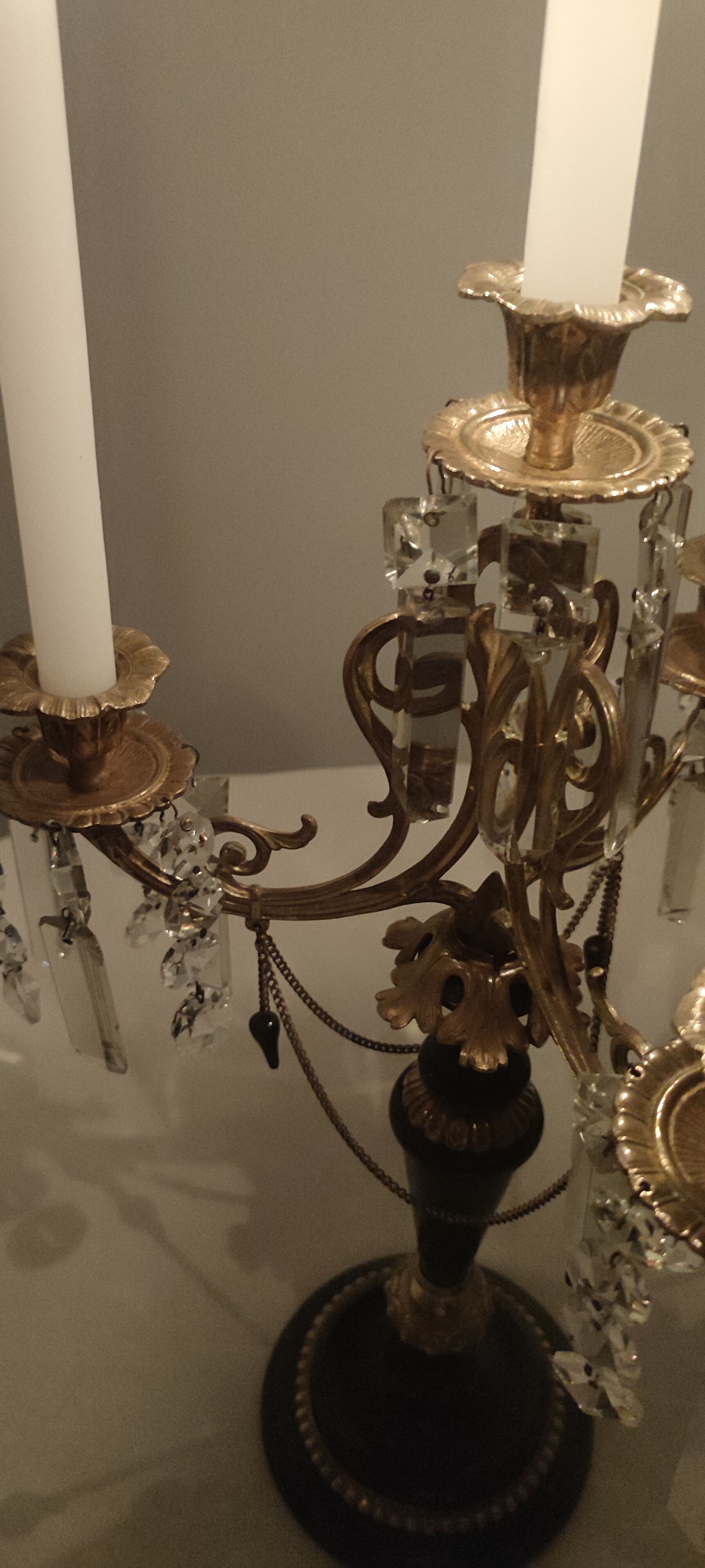 Candélabre d’onyx noir bronze et cristaux France années 1940.