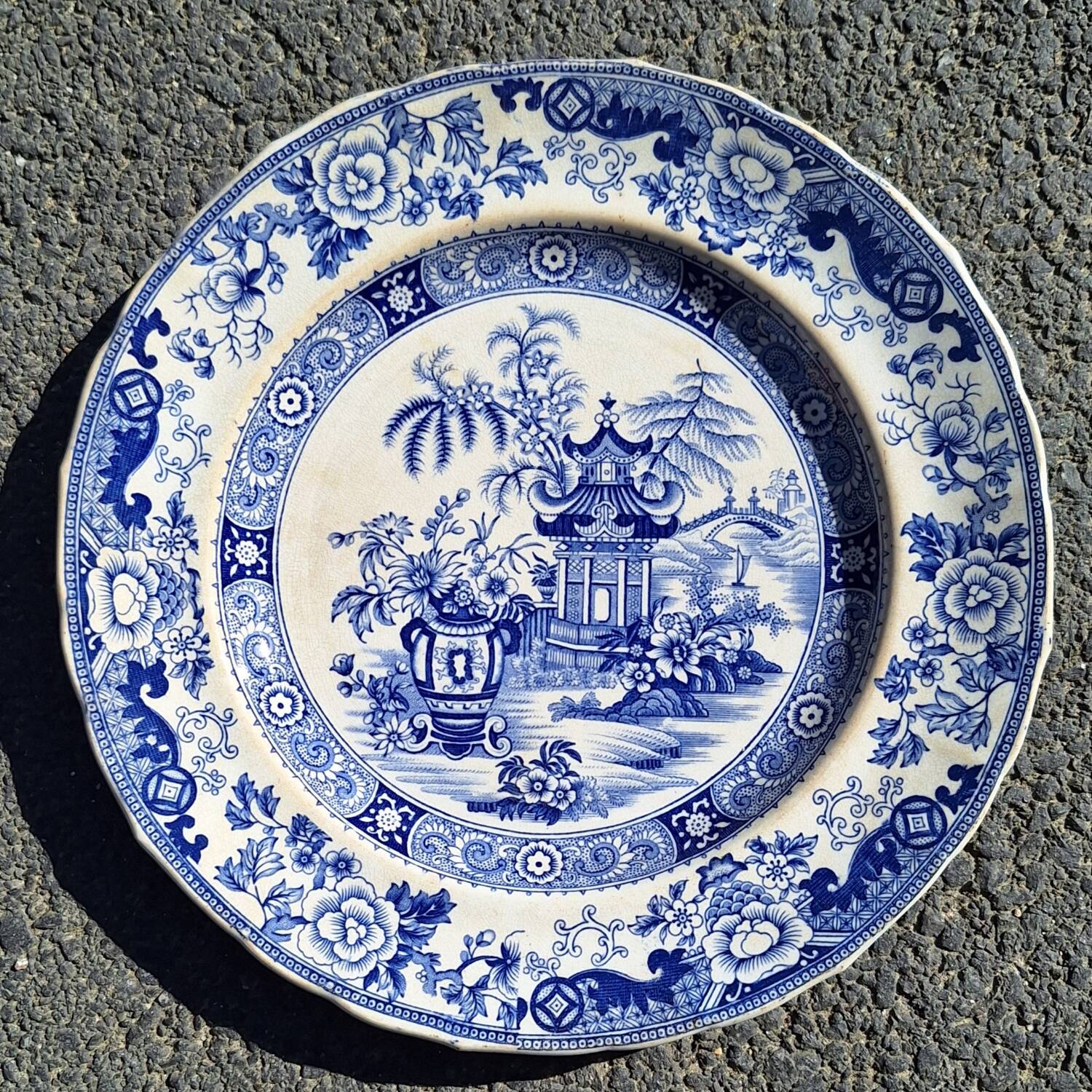 Creil and Montereau porcelain plate with Chinese decor