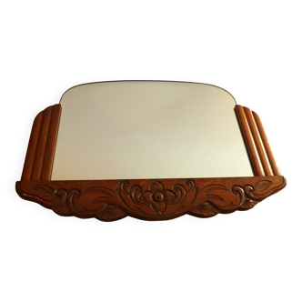 Magnificent rounded mirror with carved wood contour