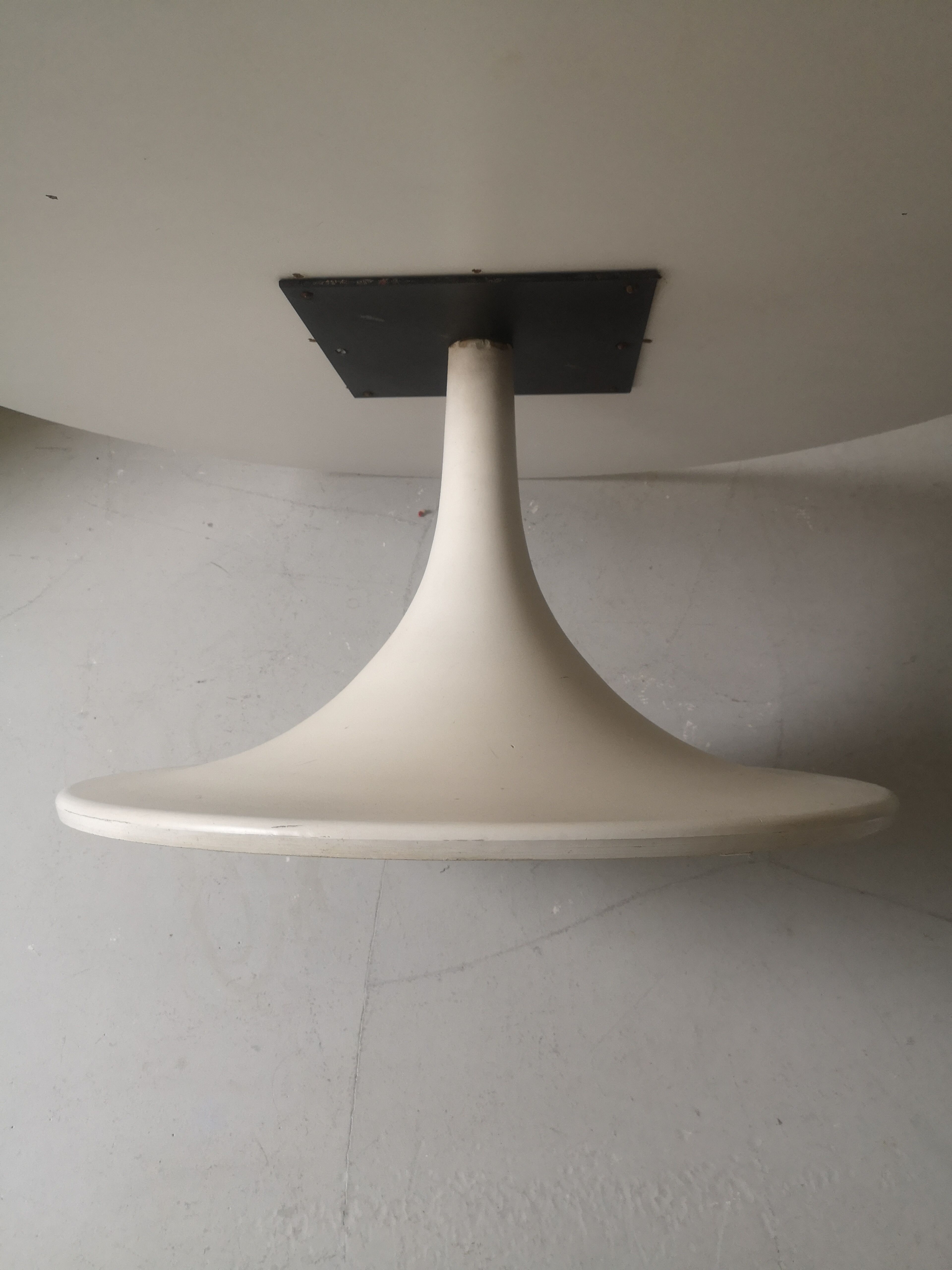 Table basse blanche 1960